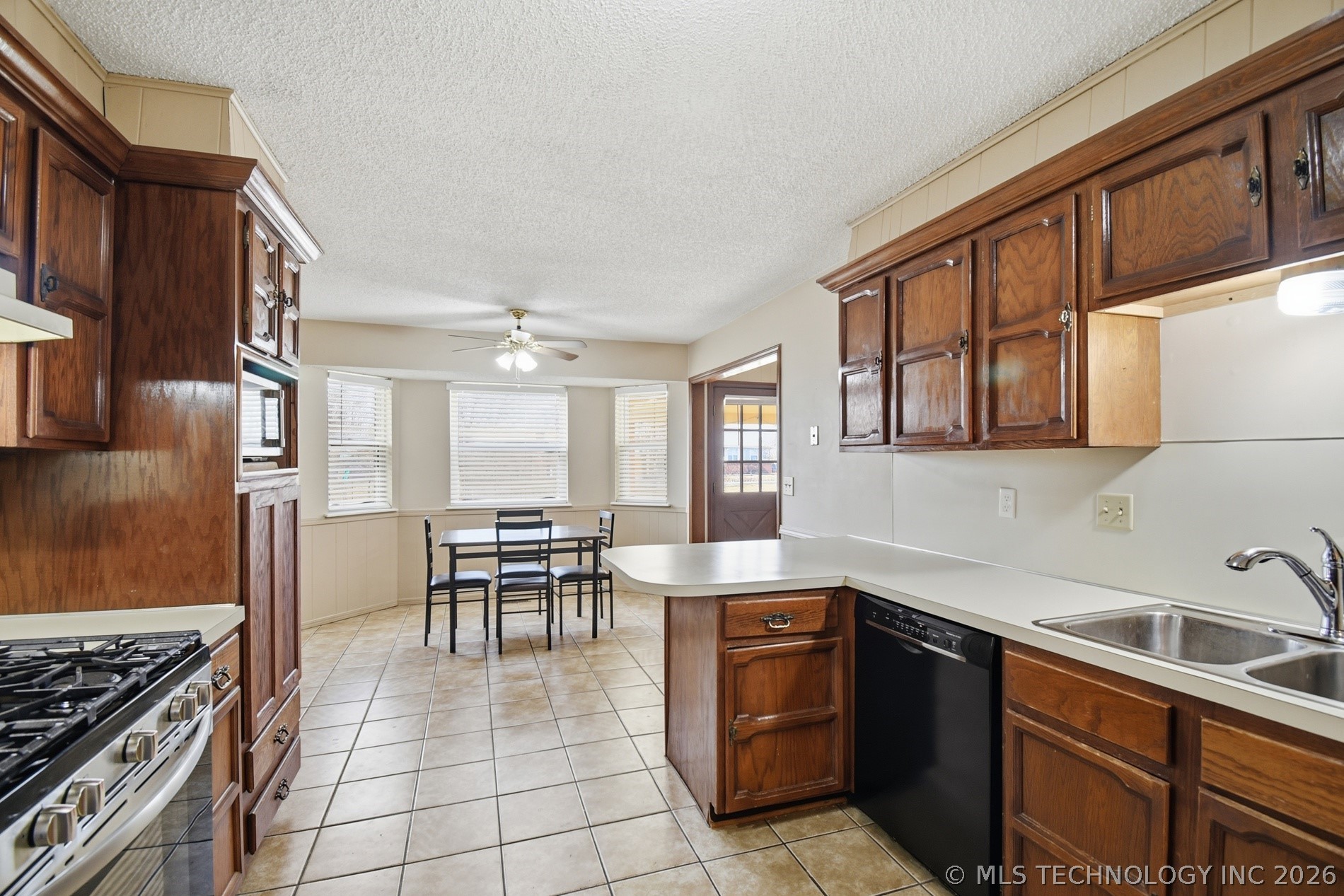 2826 S 138th East Avenue Property Photo 12