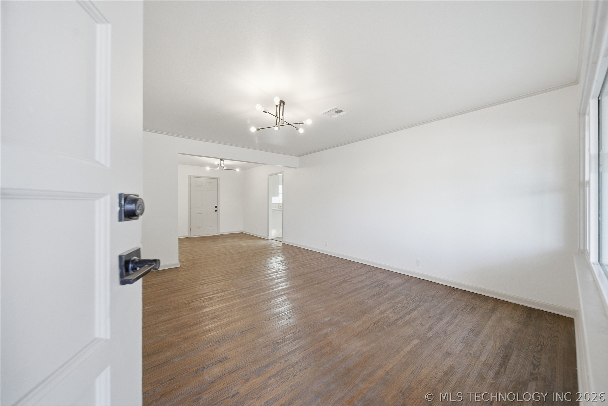 252 E 45th Place Property Photo 4