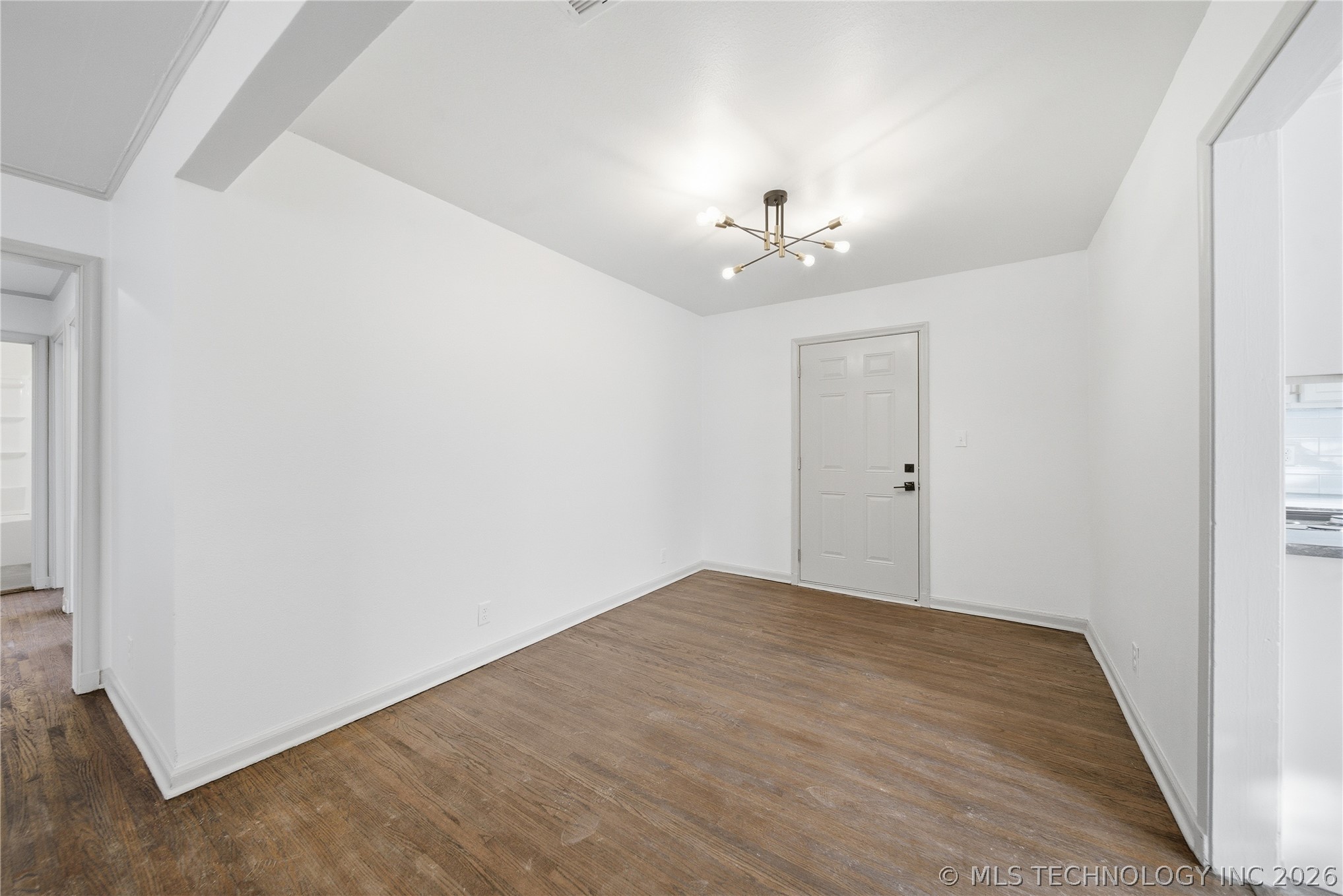 252 E 45th Place Property Photo 5