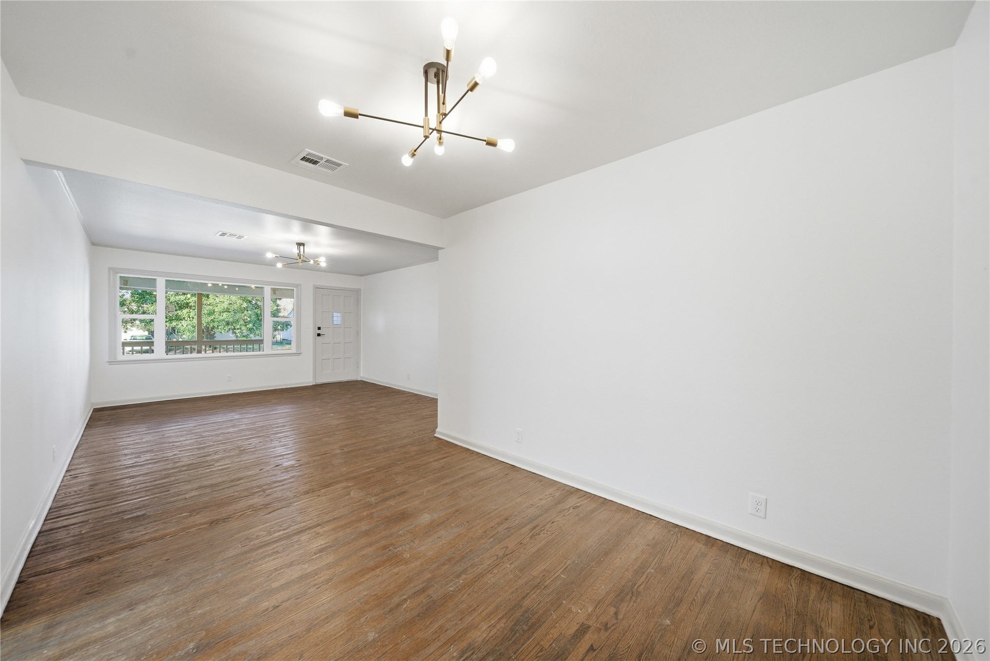 252 E 45th Place Property Photo 6