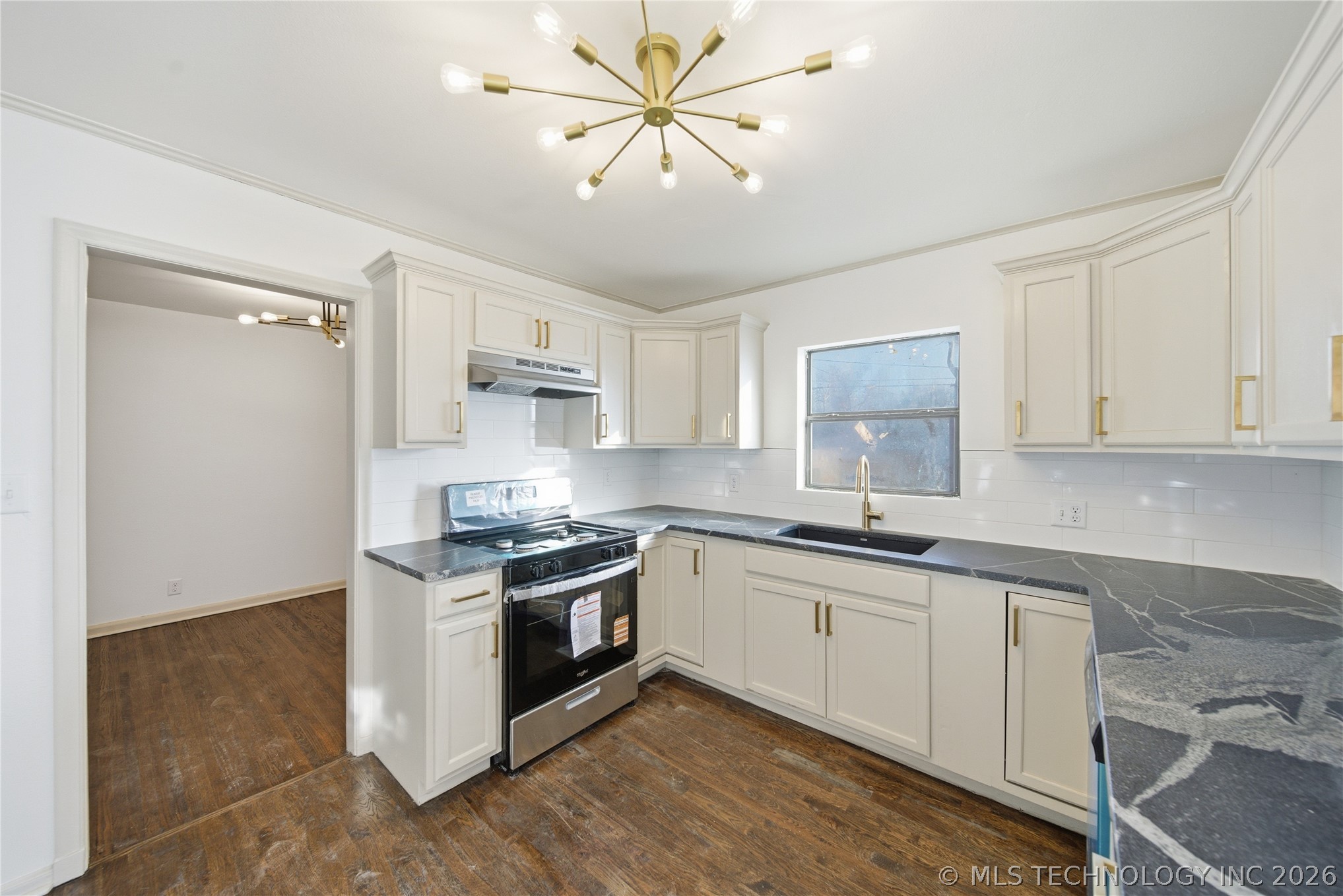 252 E 45th Place Property Photo 8