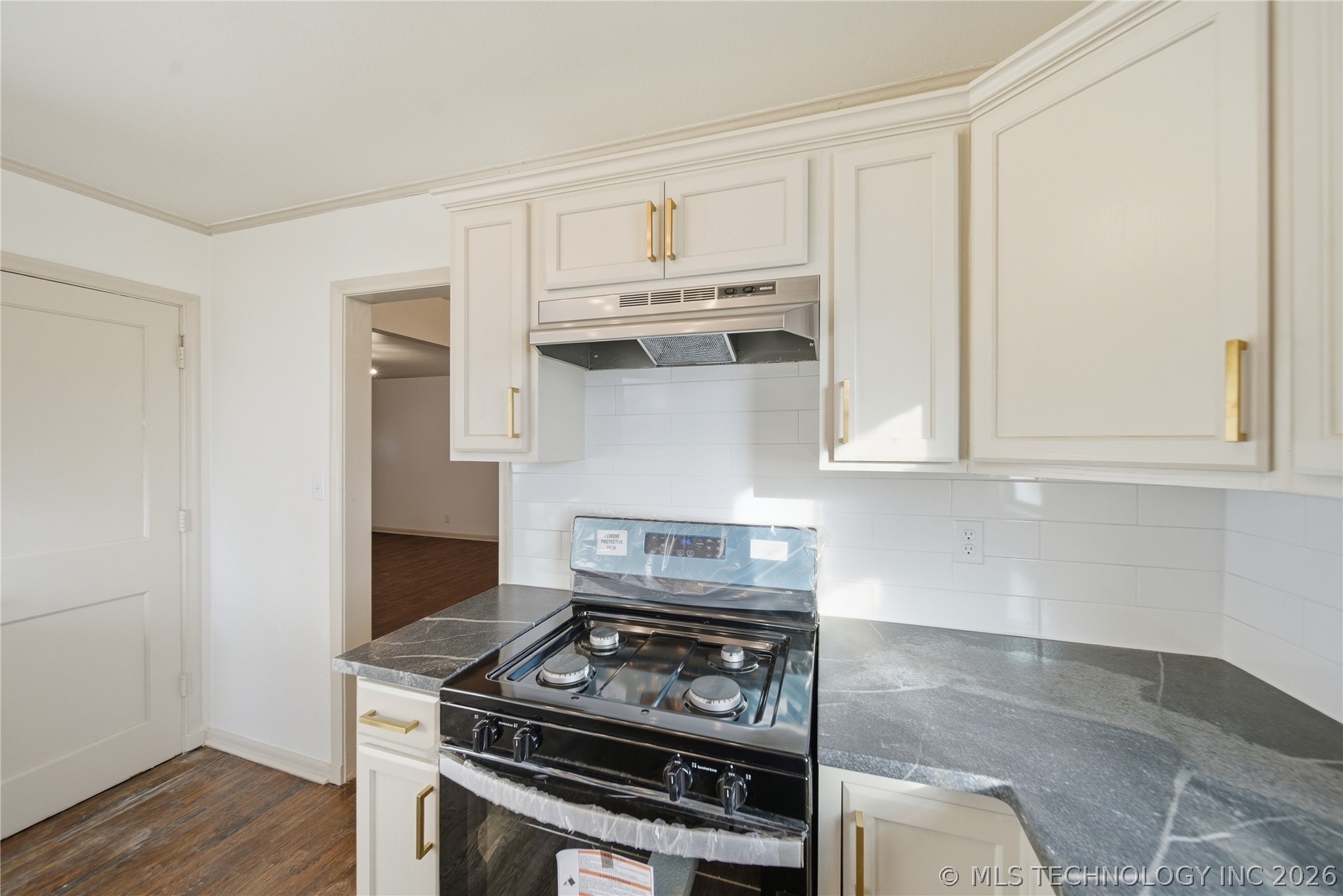 252 E 45th Place Property Photo 10