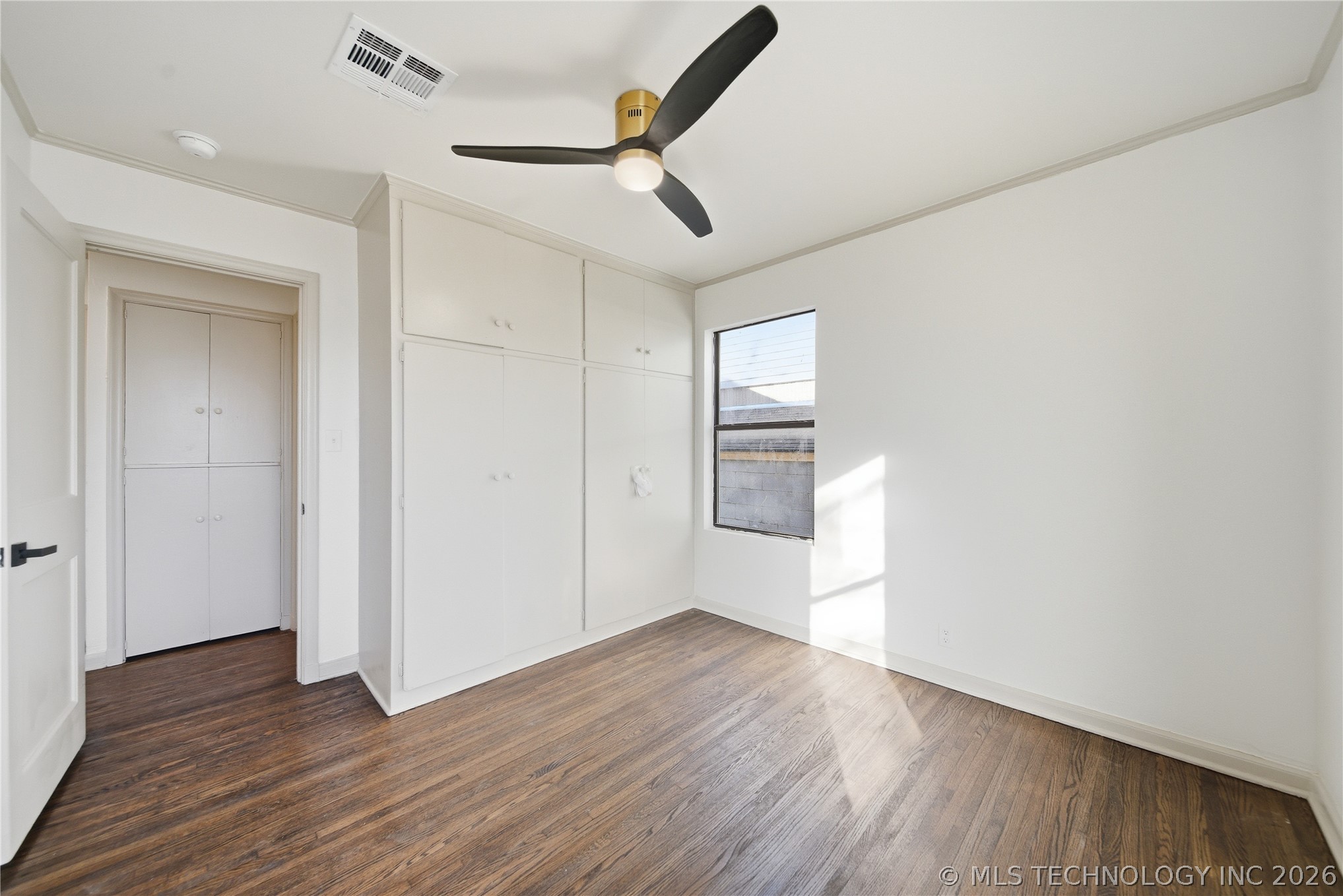 252 E 45th Place Property Photo 16