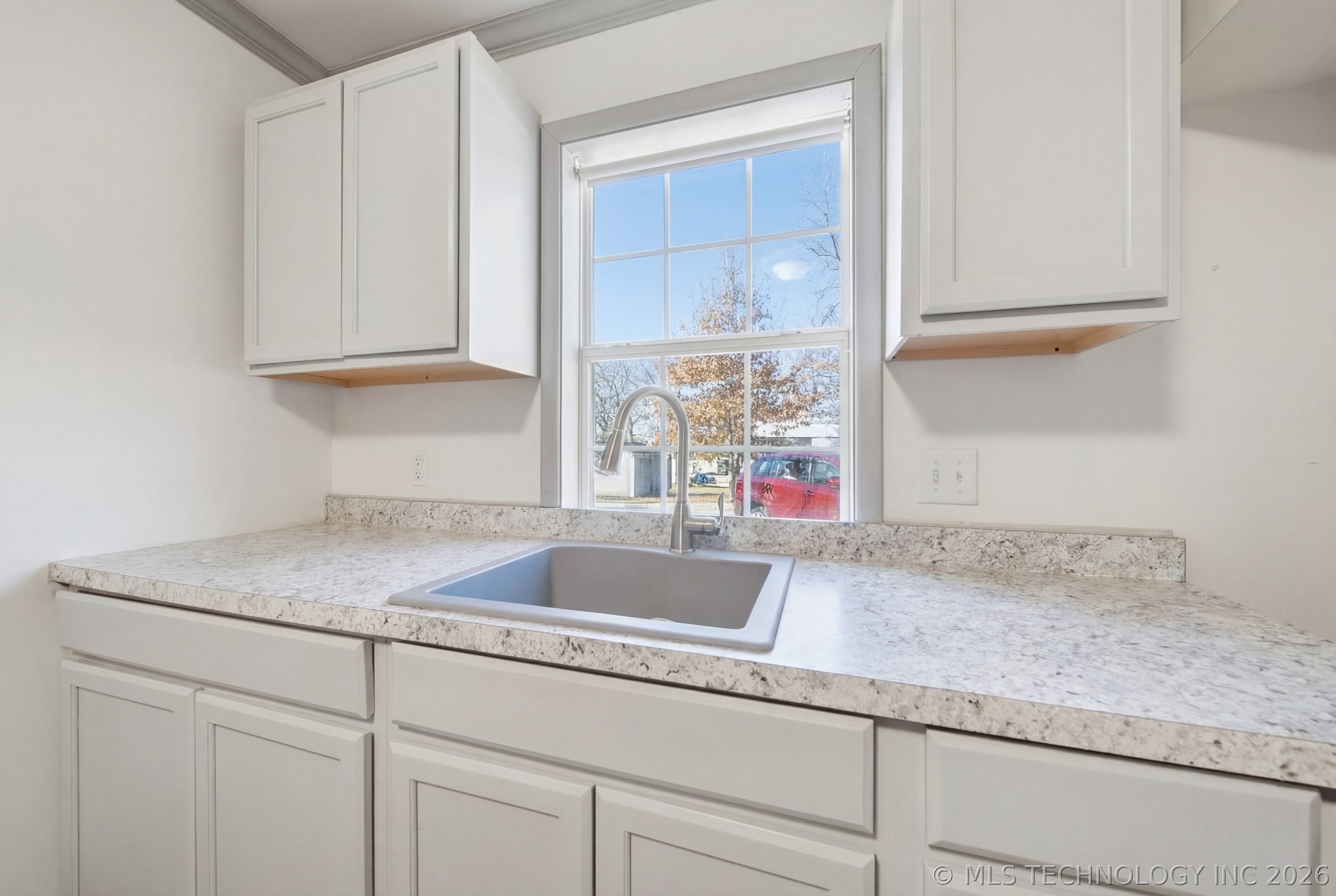 600 S Main Property Photo 15