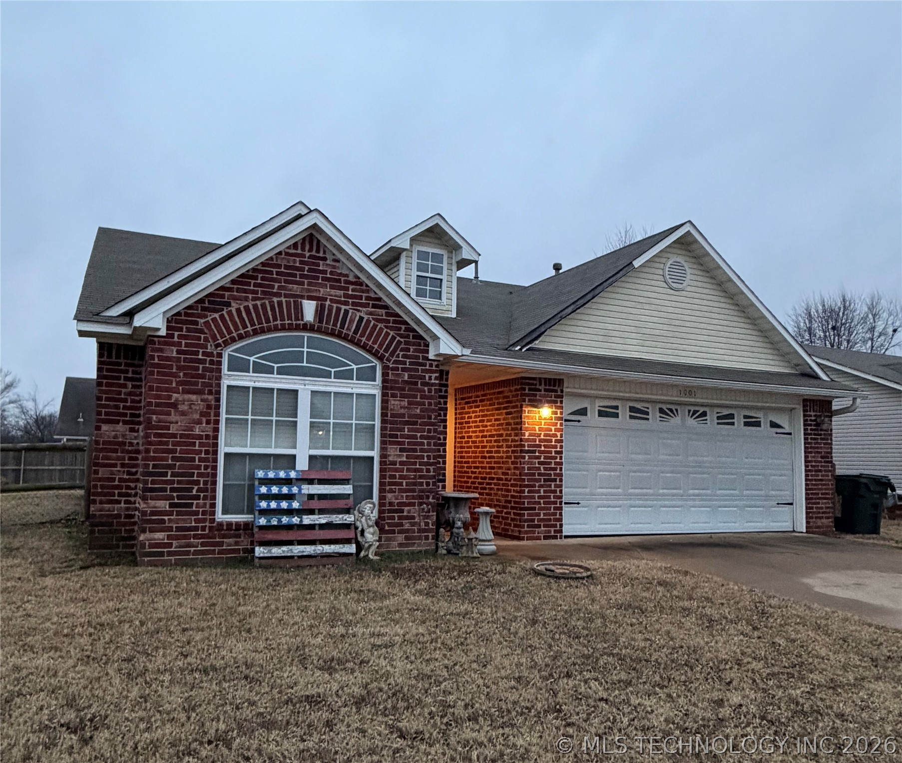 1001 W 22nd Street Property Photo 1