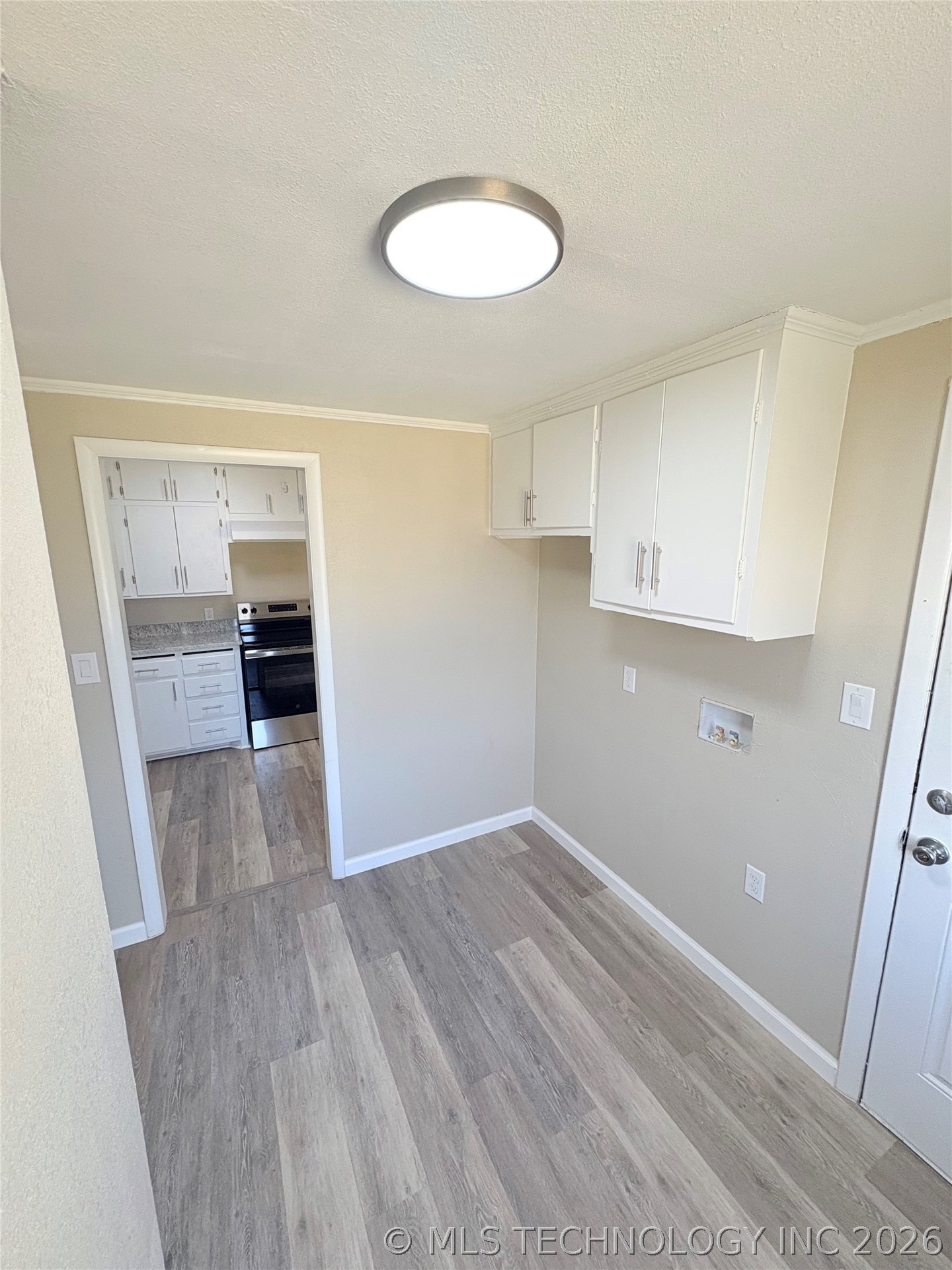 421 Elm Property Photo 8