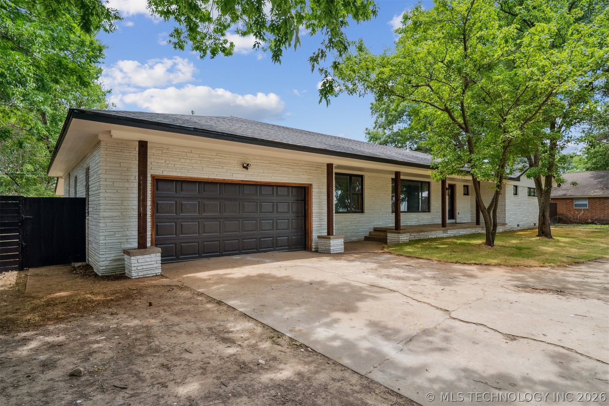 215 S Elliott Street Property Photo 3