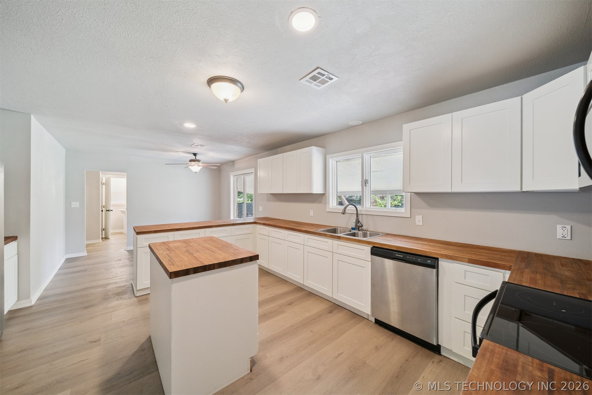 215 S Elliott Street Property Photo 17