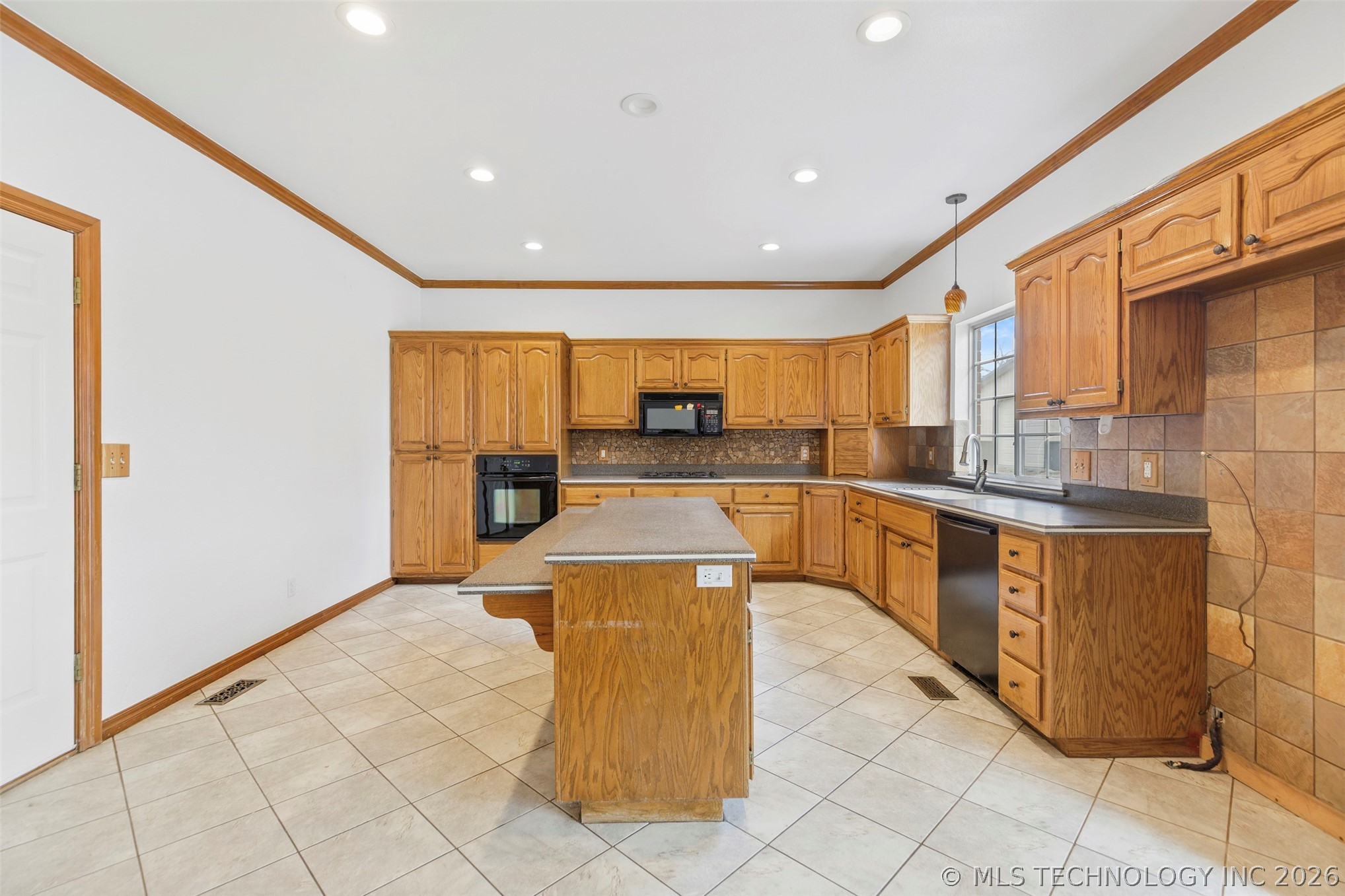 5963 S 286th East Avenue Property Photo 4