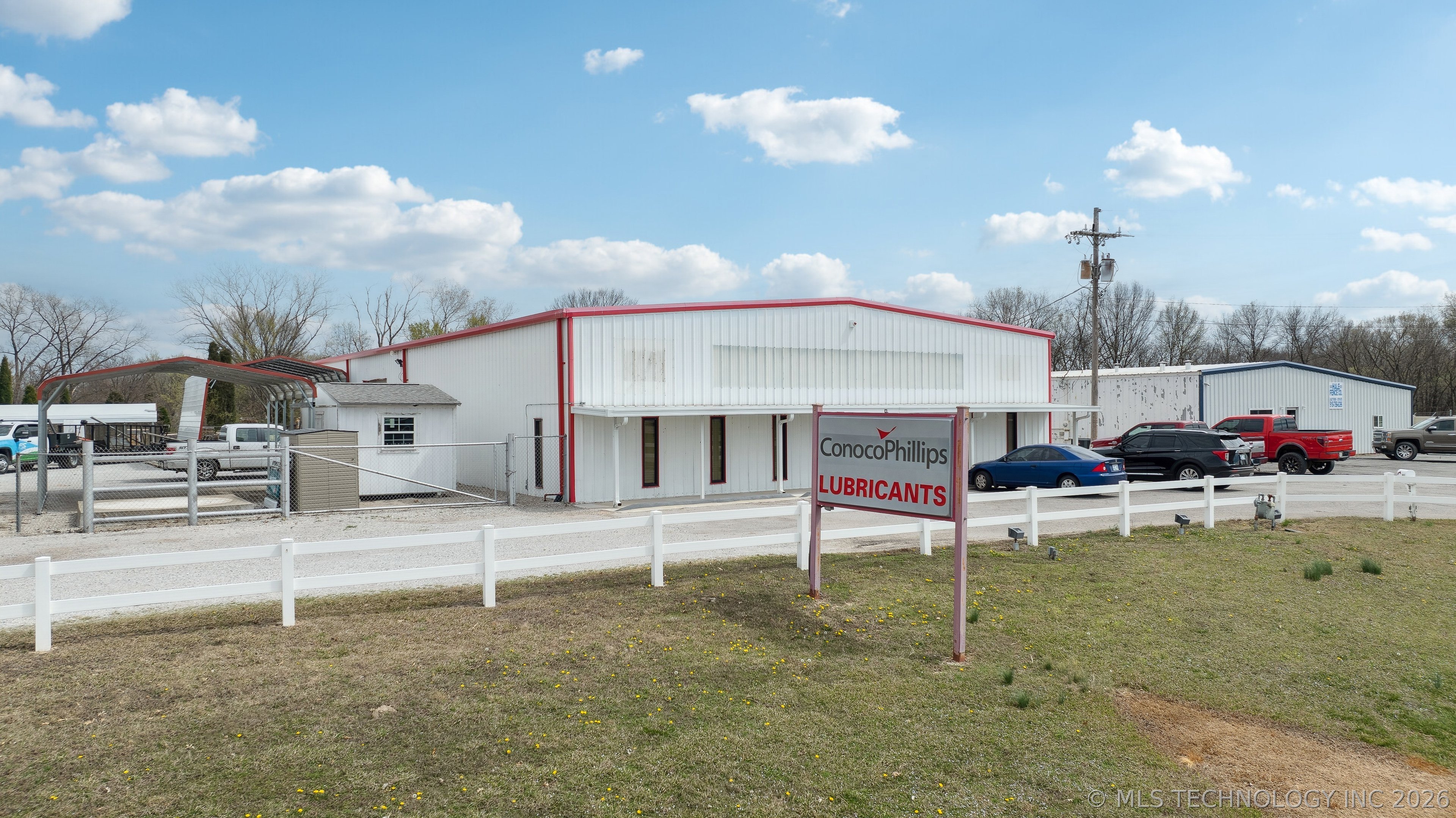 4201 N Wood Drive Property Photo 1