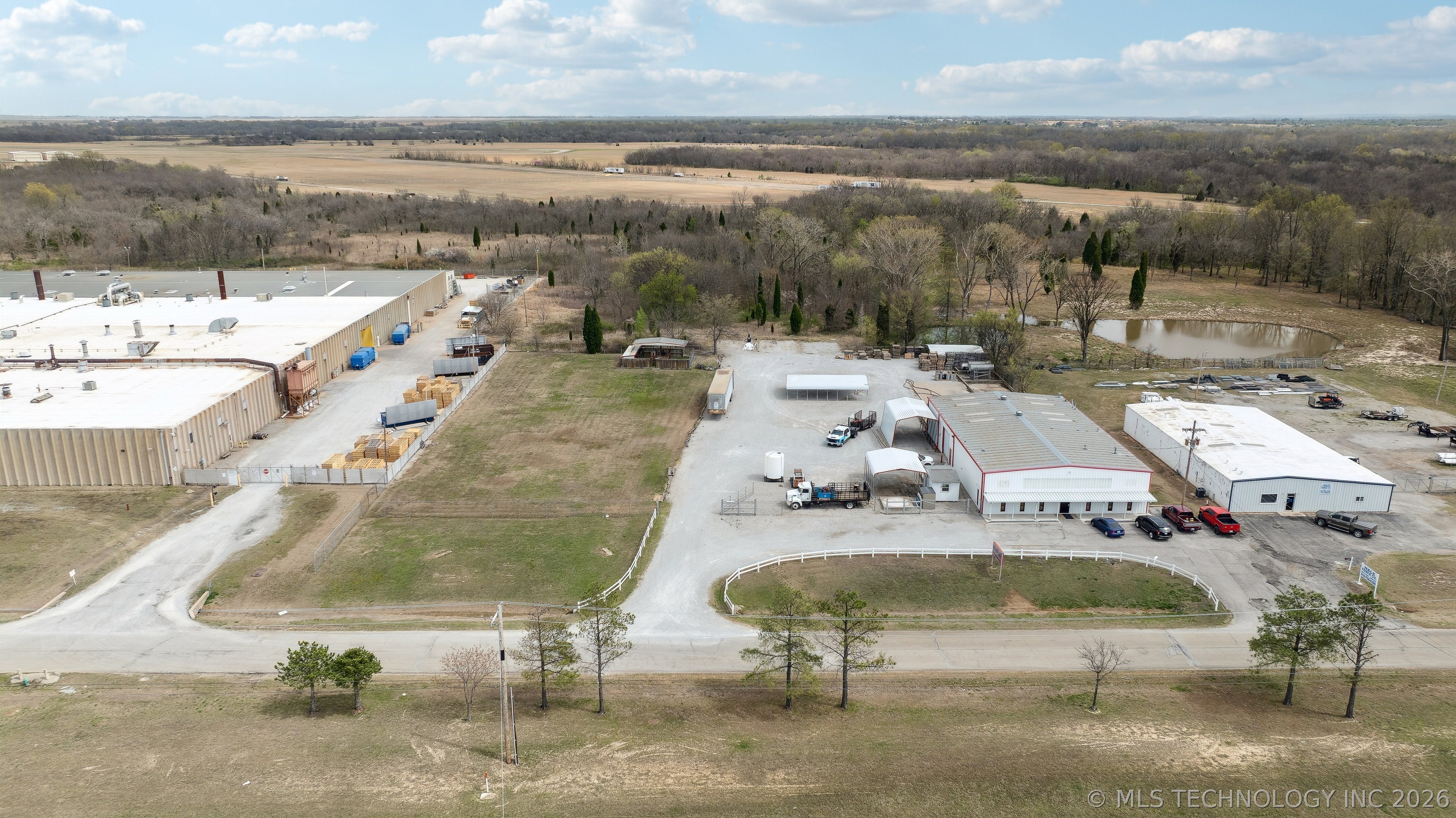 4201 N Wood Drive Property Photo 6