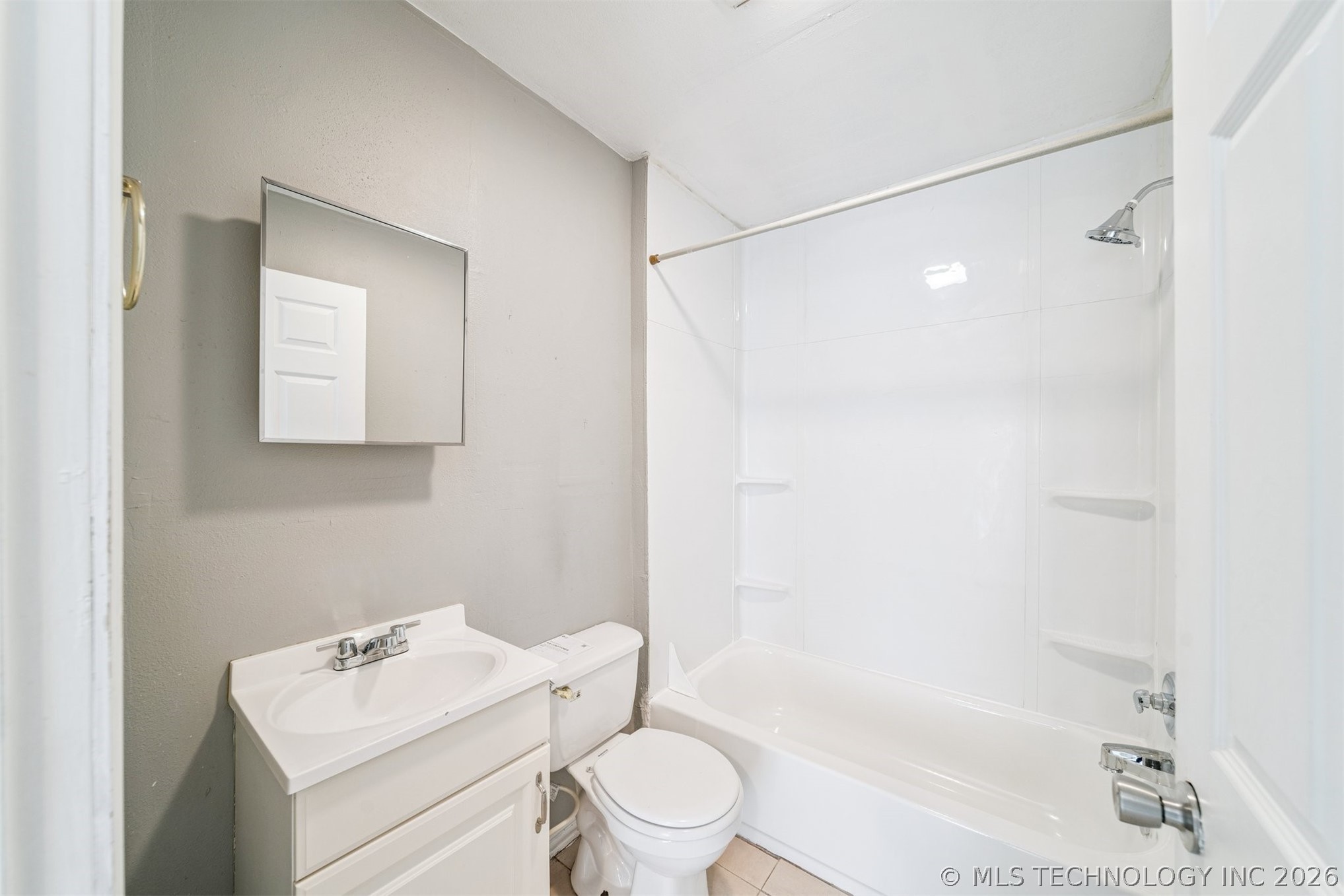 232 S Florence Avenue Property Photo 5