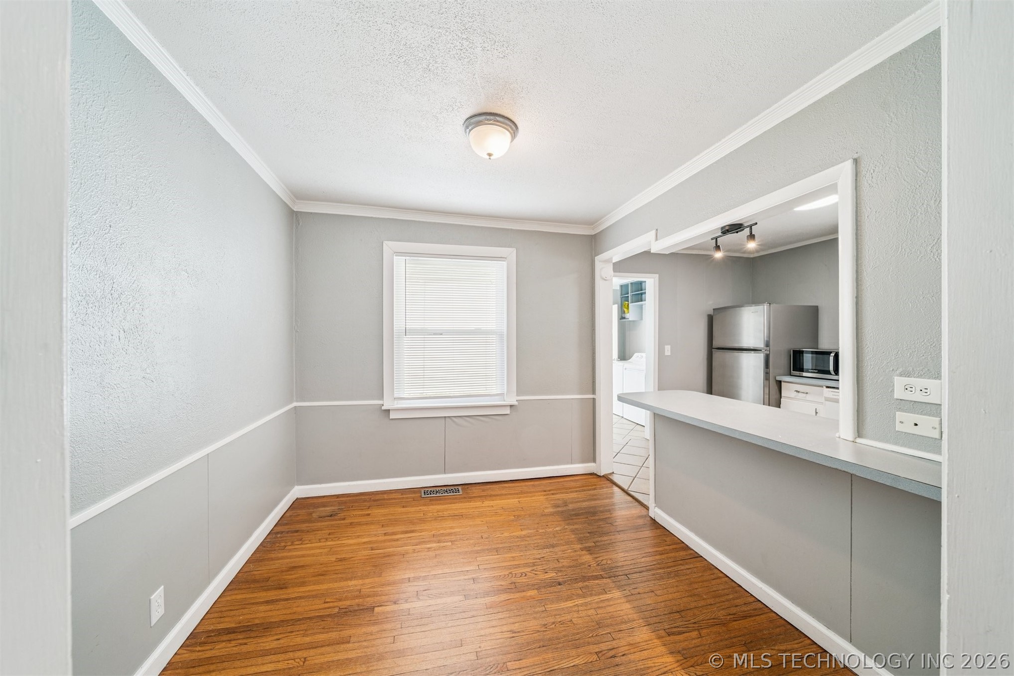 232 S Florence Avenue Property Photo 9