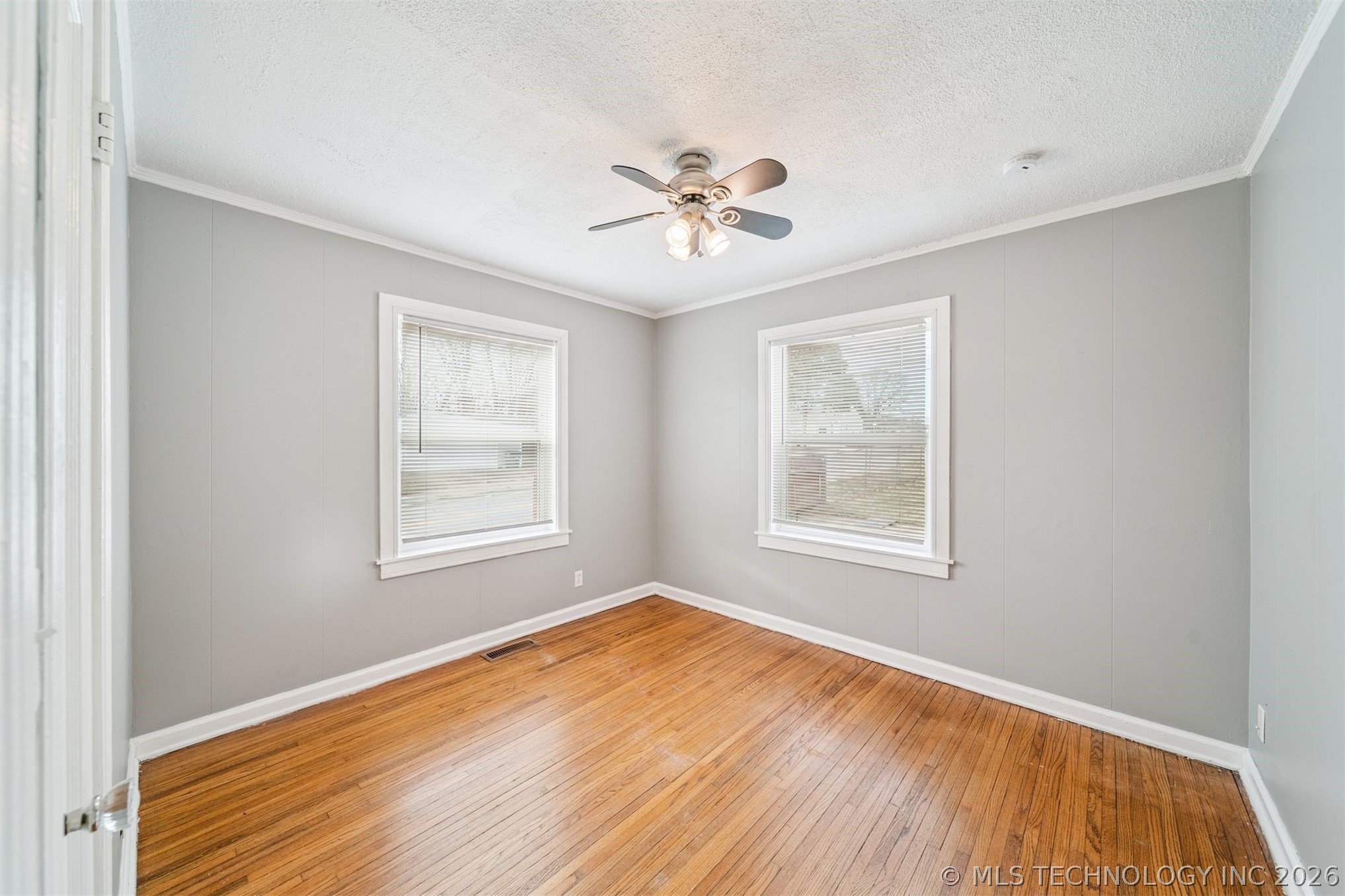 232 S Florence Avenue Property Photo 10