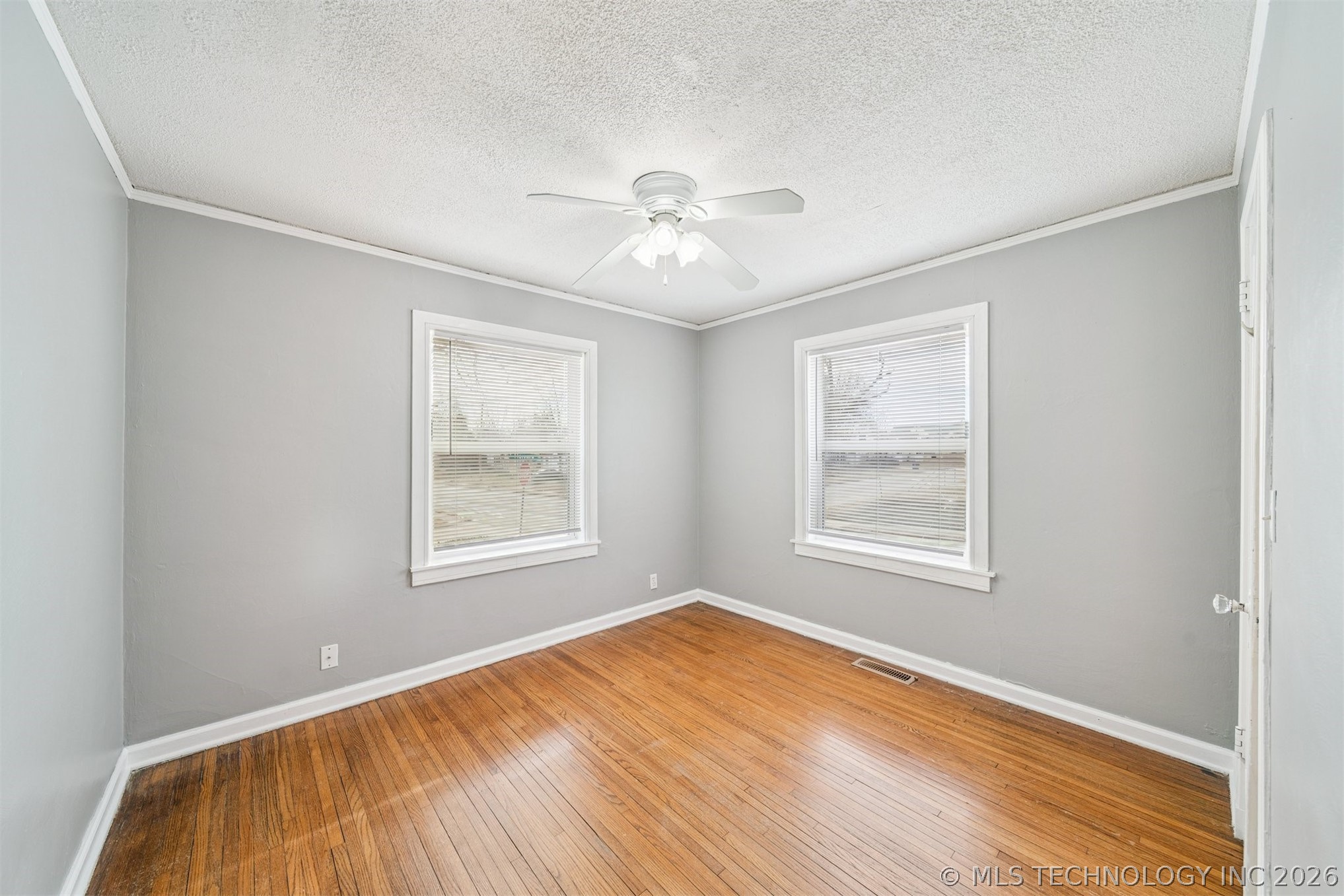 232 S Florence Avenue Property Photo 12