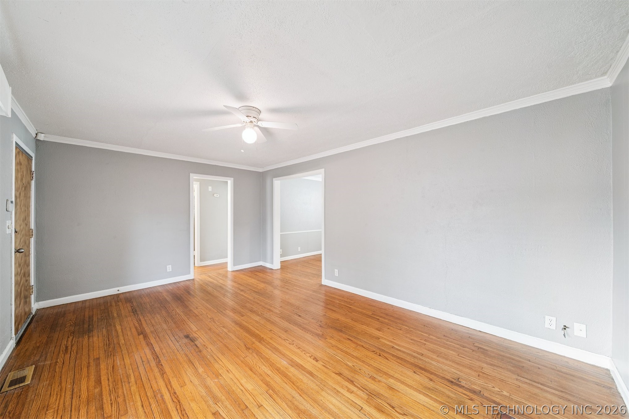 232 S Florence Avenue Property Photo 13