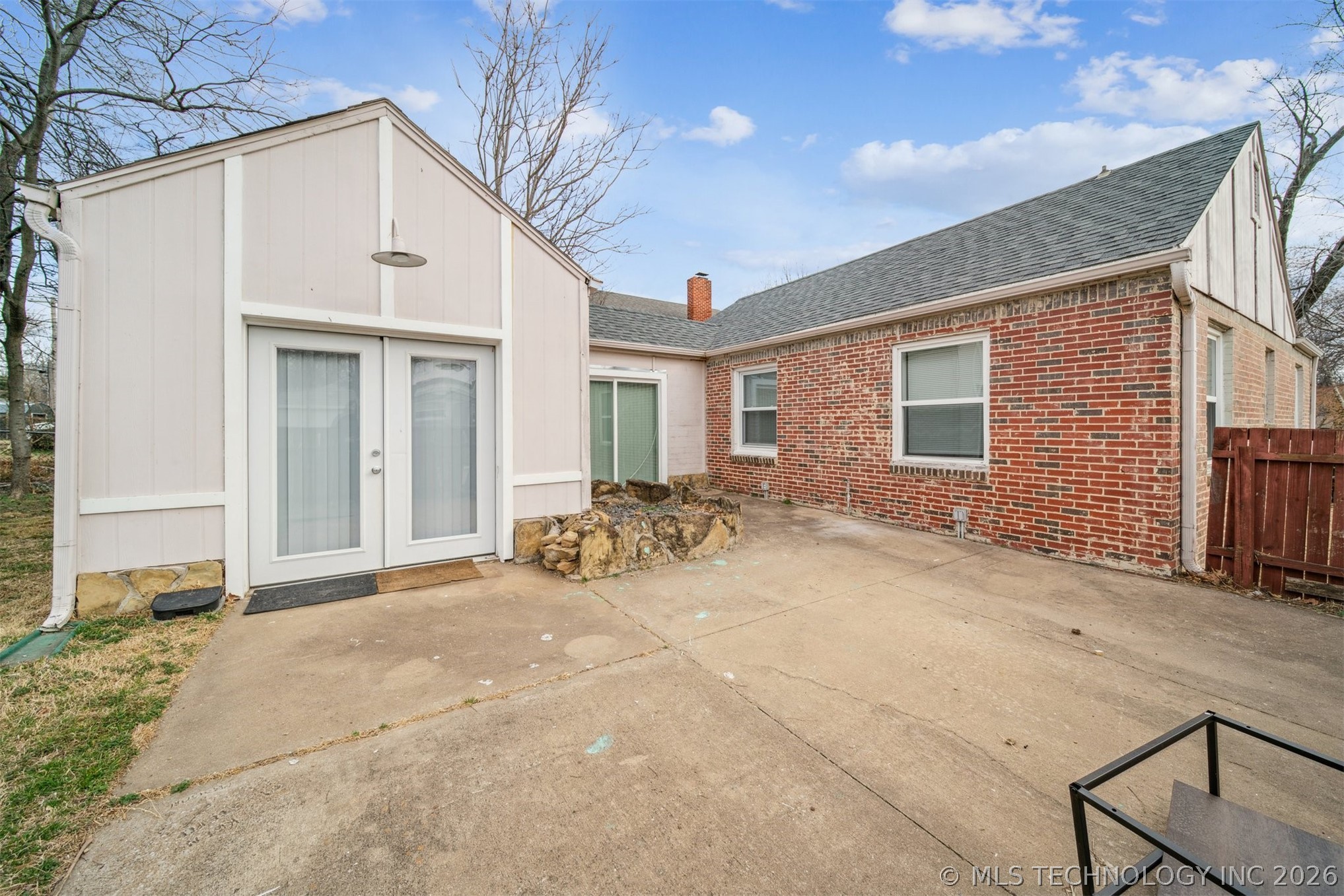 232 S Florence Avenue Property Photo 15