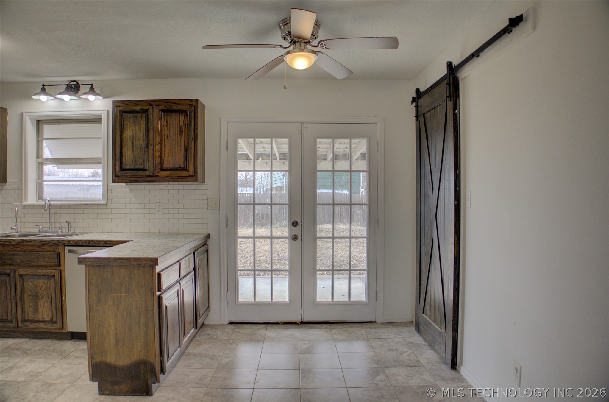 1405 N Lang Street Property Photo 6