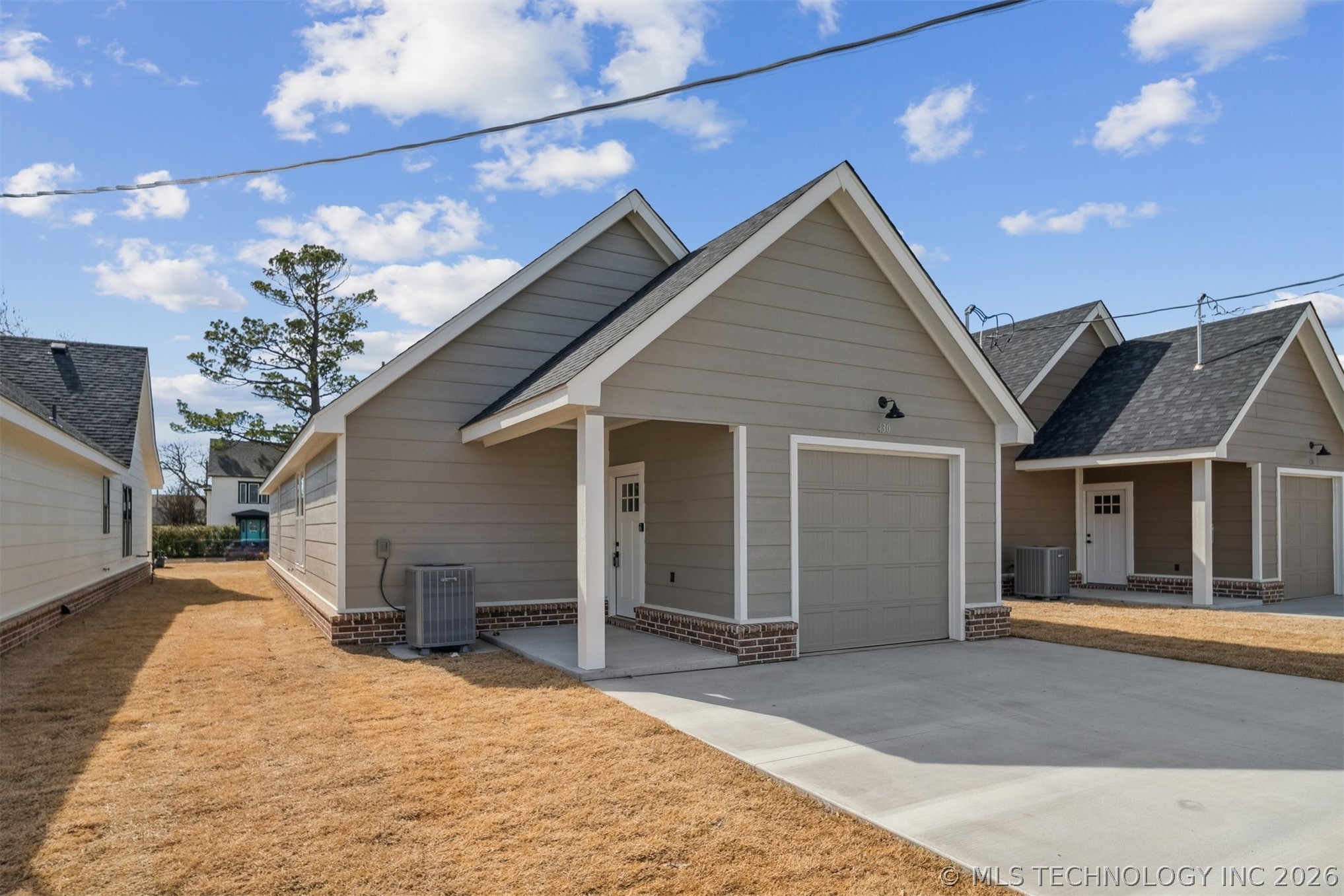 430 E Will Rogers Boulevard Property Photo 4