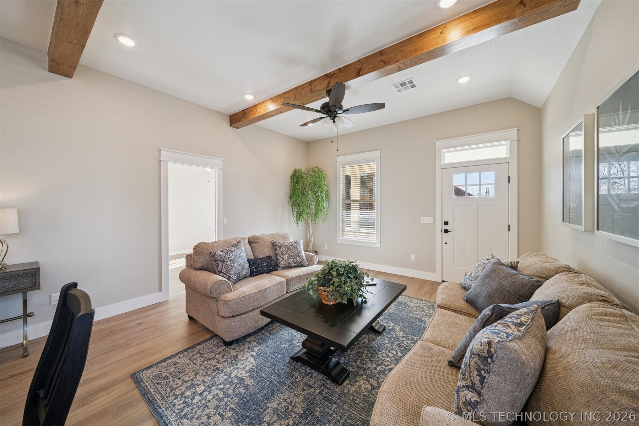 430 E Will Rogers Boulevard Property Photo 6