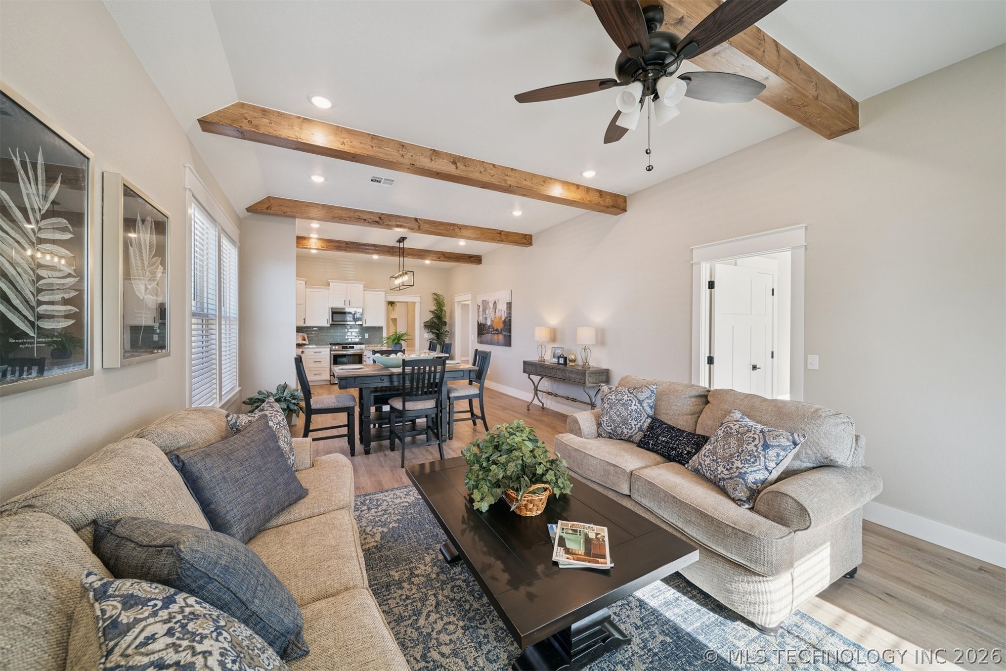 430 E Will Rogers Boulevard Property Photo 7