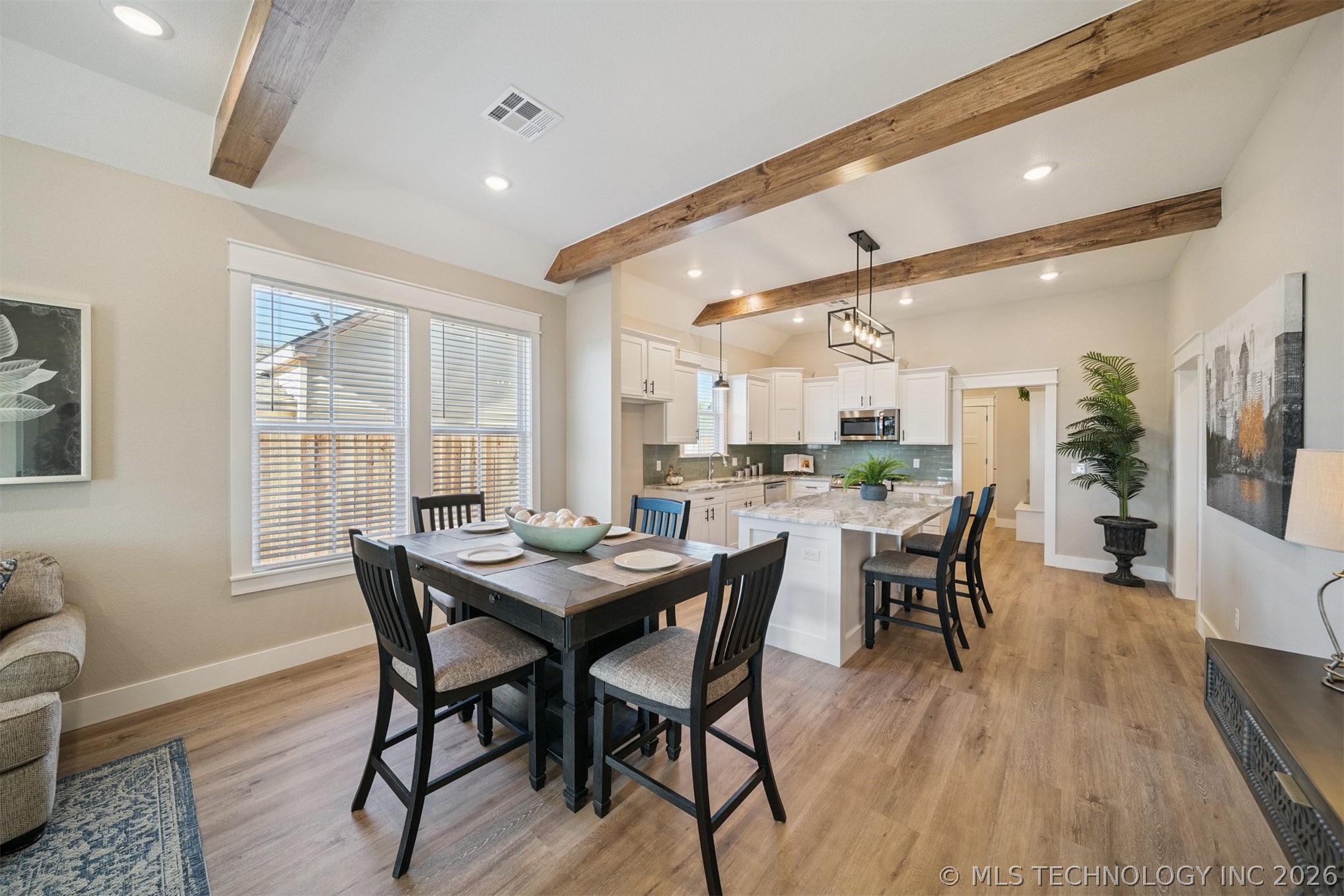 430 E Will Rogers Boulevard Property Photo 8