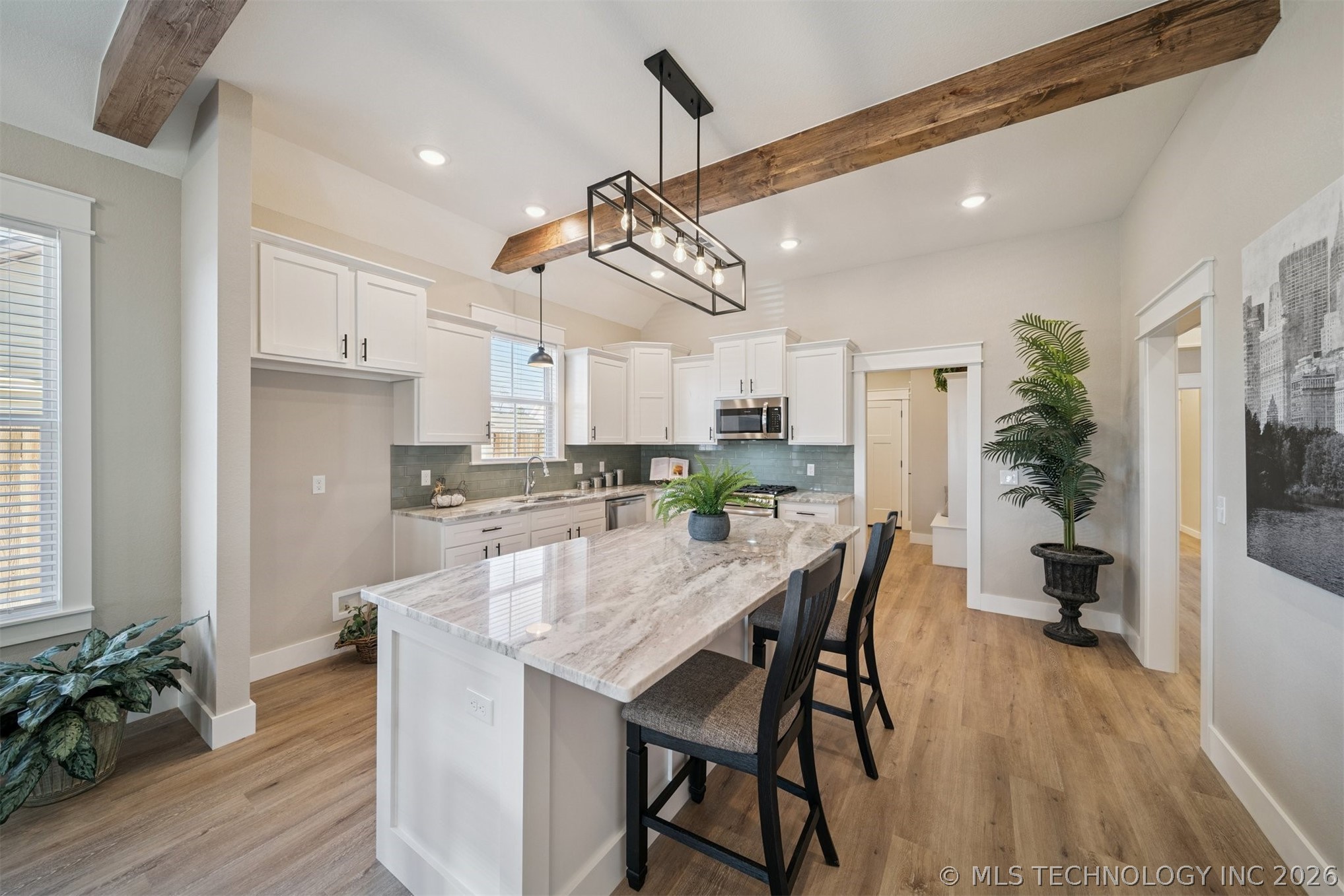 430 E Will Rogers Boulevard Property Photo 9