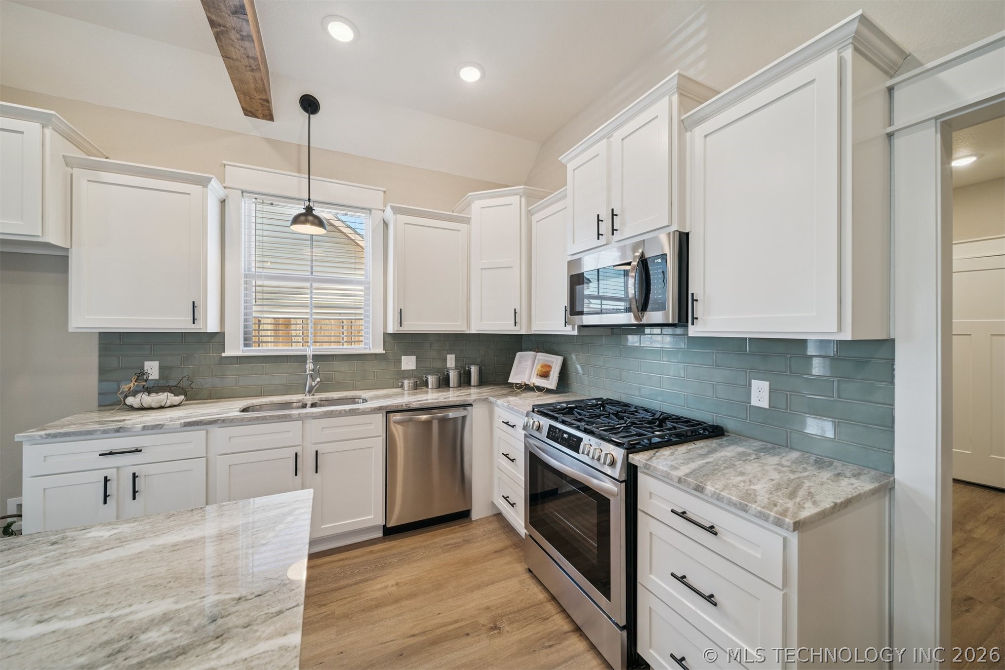 430 E Will Rogers Boulevard Property Photo 12