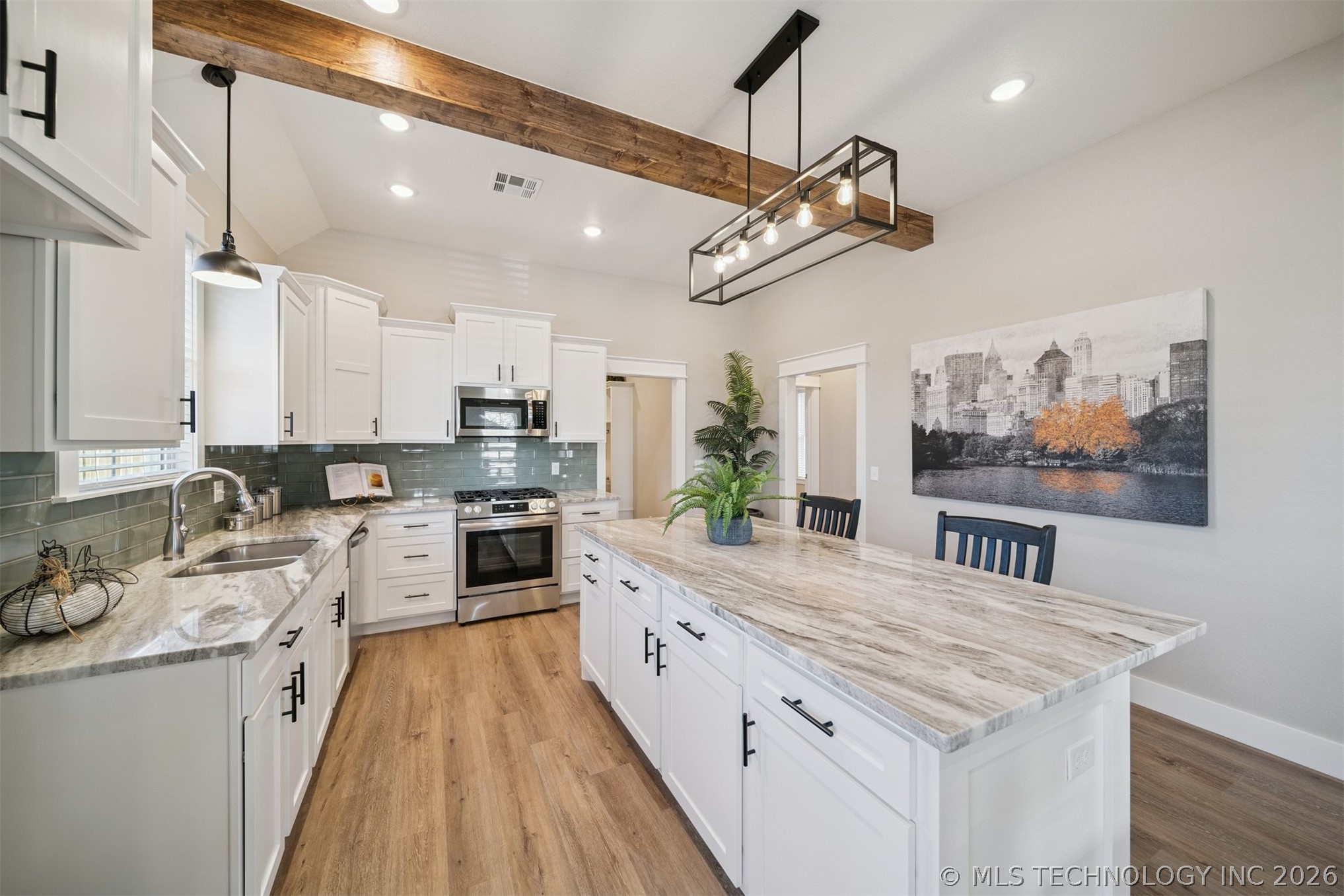 430 E Will Rogers Boulevard Property Photo 13