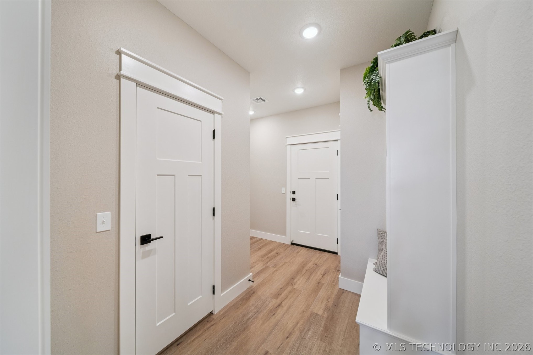 430 E Will Rogers Boulevard Property Photo 15