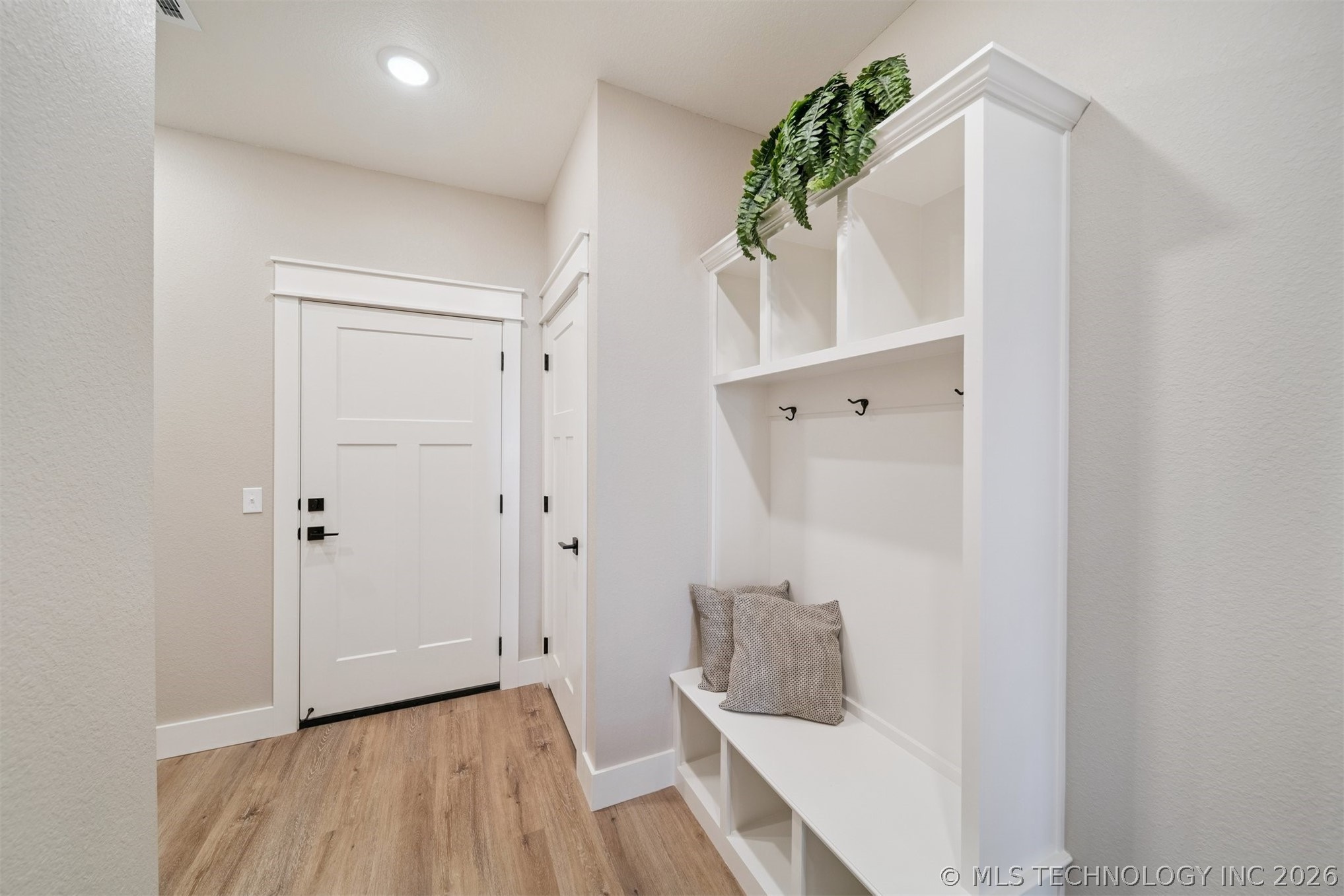 430 E Will Rogers Boulevard Property Photo 16