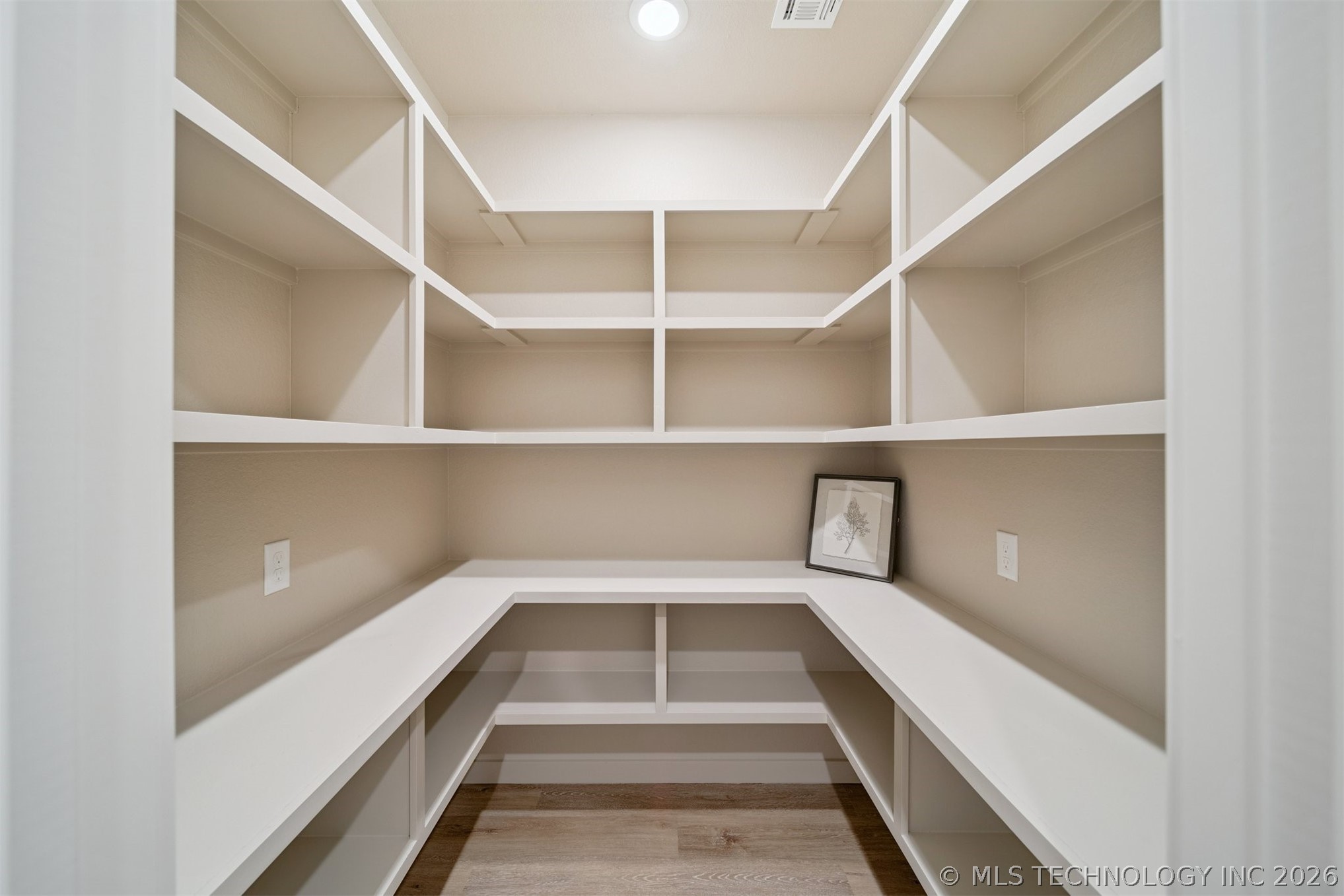 430 E Will Rogers Boulevard Property Photo 17