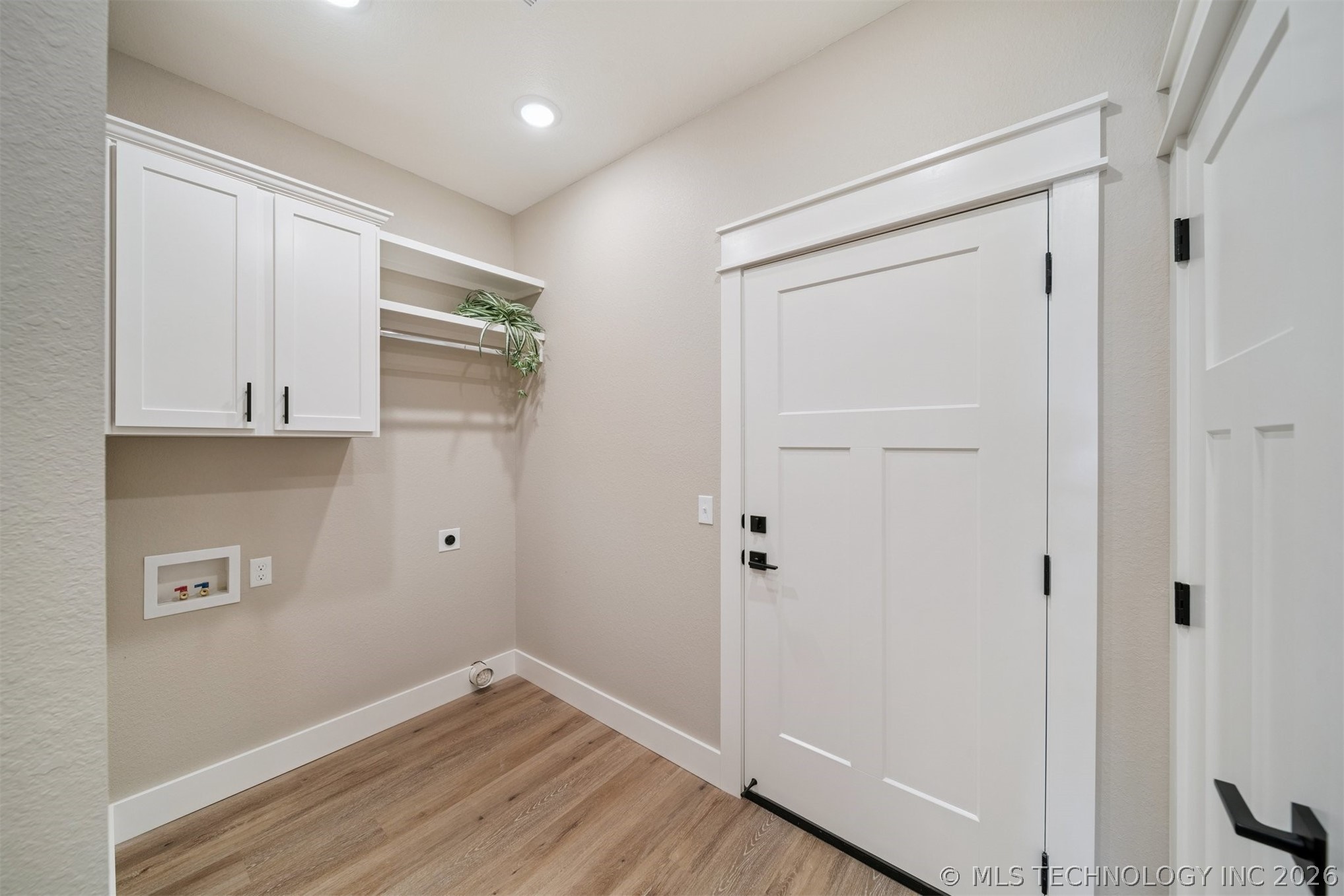 430 E Will Rogers Boulevard Property Photo 18