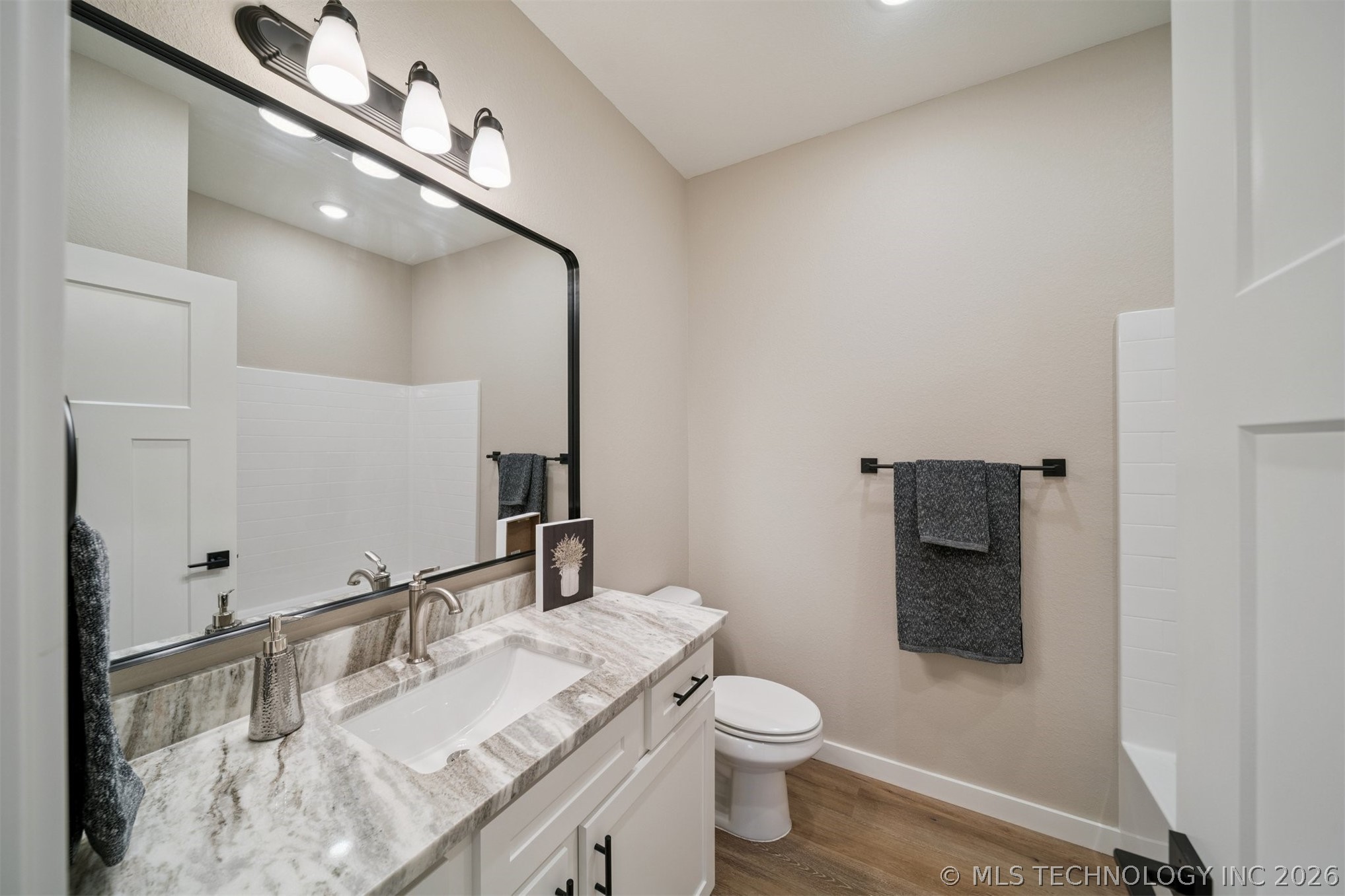 430 E Will Rogers Boulevard Property Photo 21