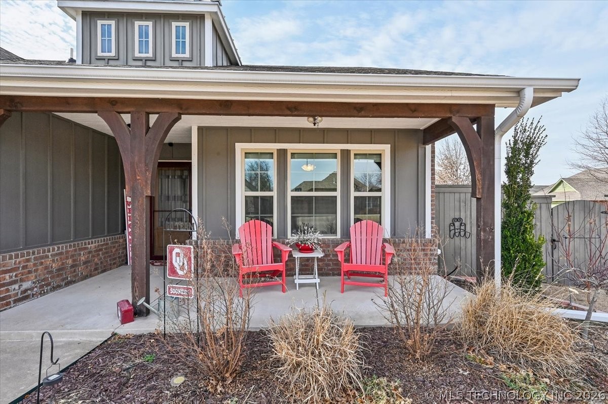 13324 S Poplar Street Property Photo 3