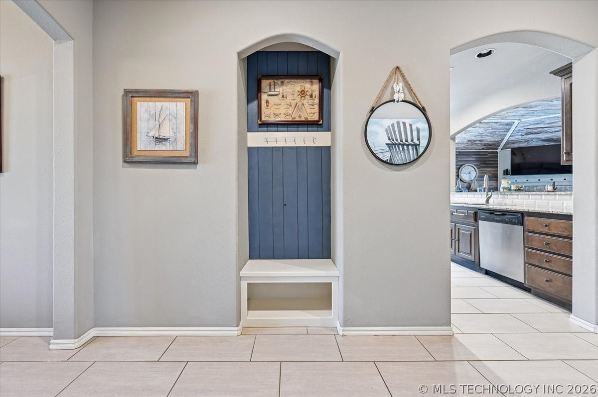 13324 S Poplar Street Property Photo 5