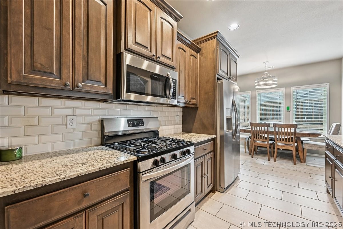 13324 S Poplar Street Property Photo 7