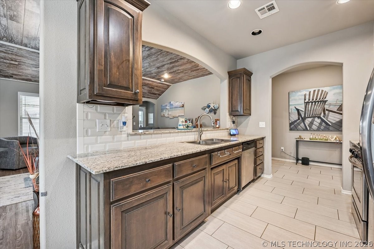 13324 S Poplar Street Property Photo 10