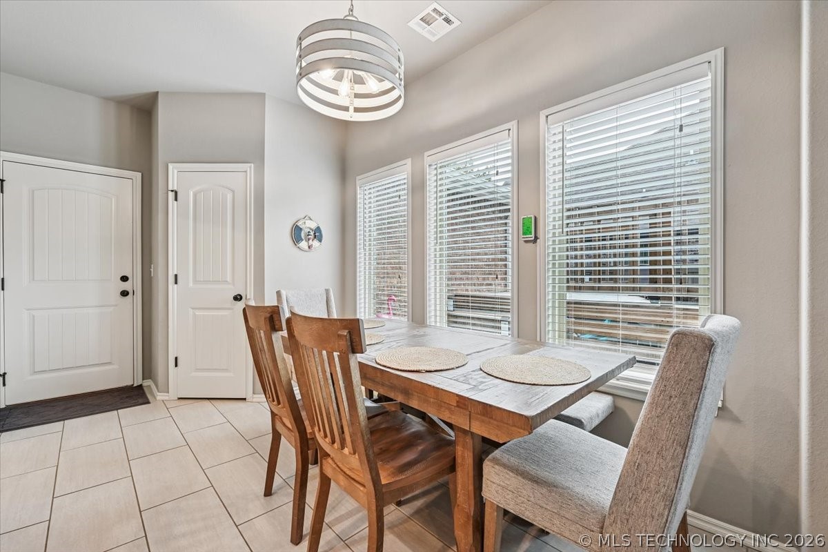 13324 S Poplar Street Property Photo 12