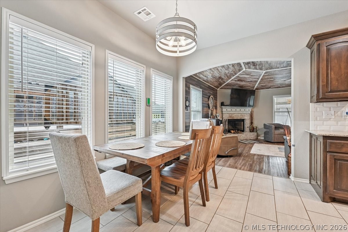 13324 S Poplar Street Property Photo 13