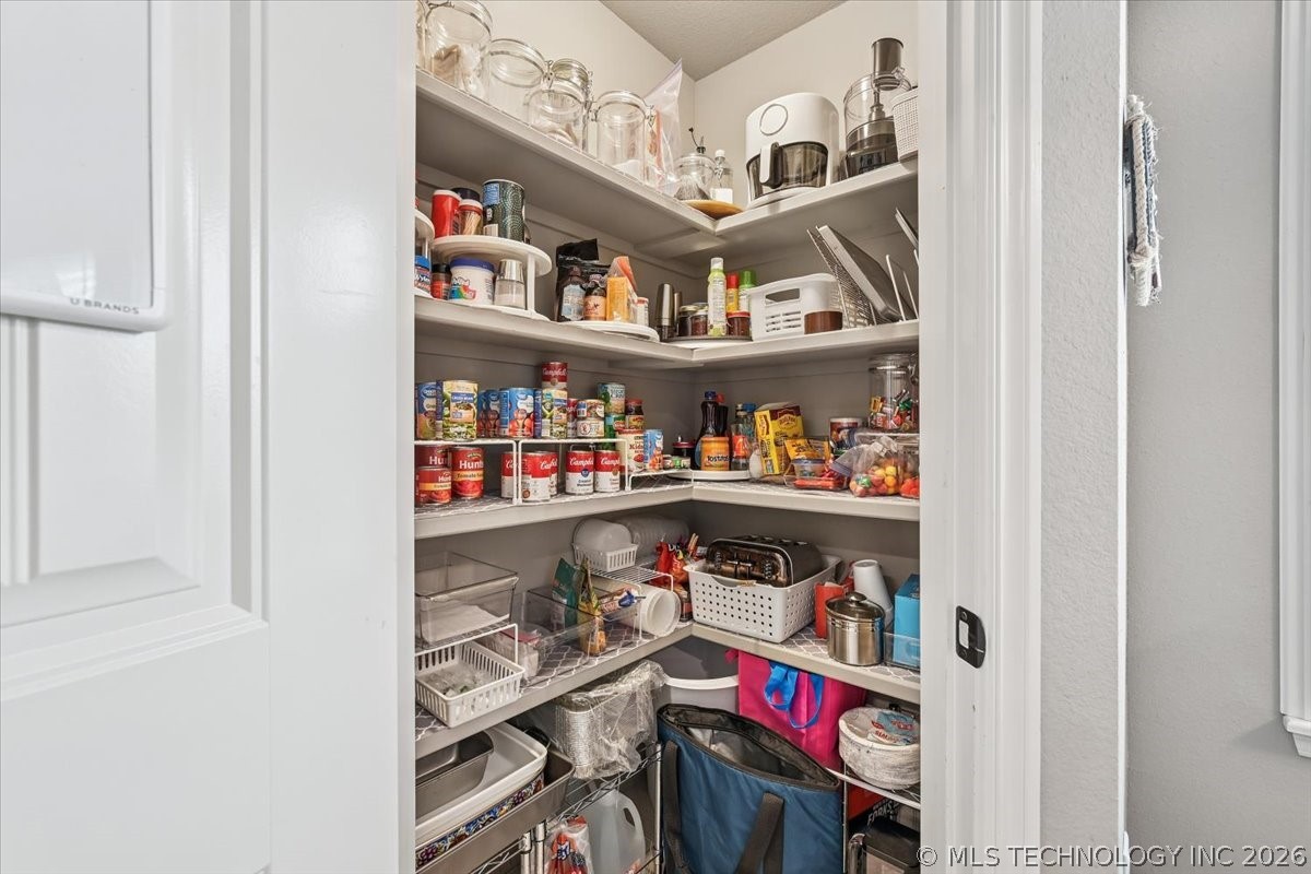 13324 S Poplar Street Property Photo 14