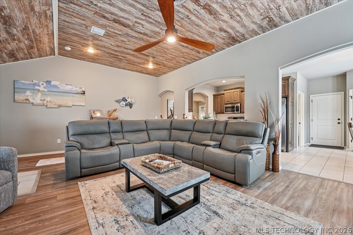 13324 S Poplar Street Property Photo 17