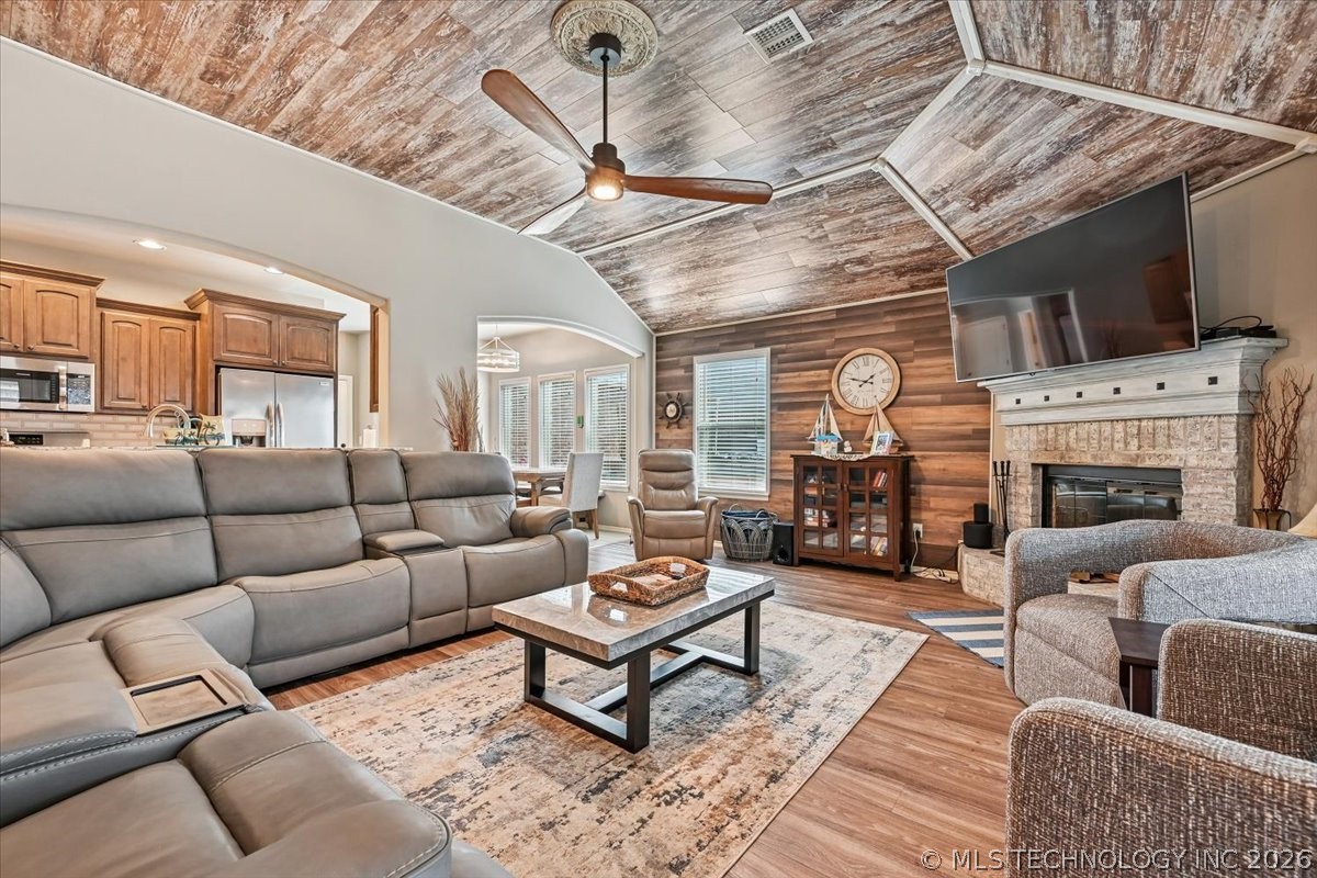 13324 S Poplar Street Property Photo 18