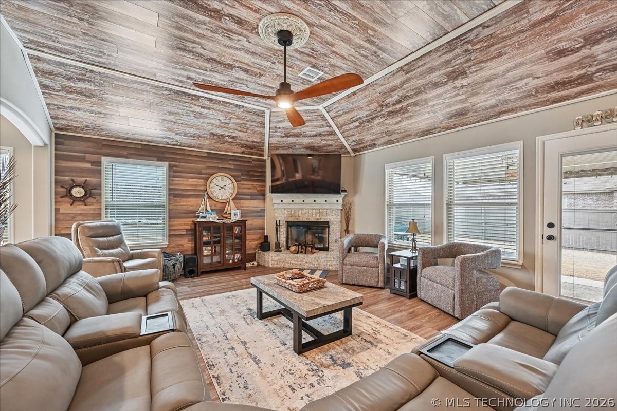 13324 S Poplar Street Property Photo 19