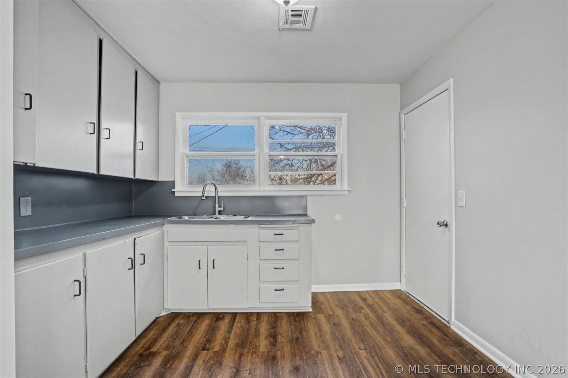 1032 N Canton Avenue Property Photo 10