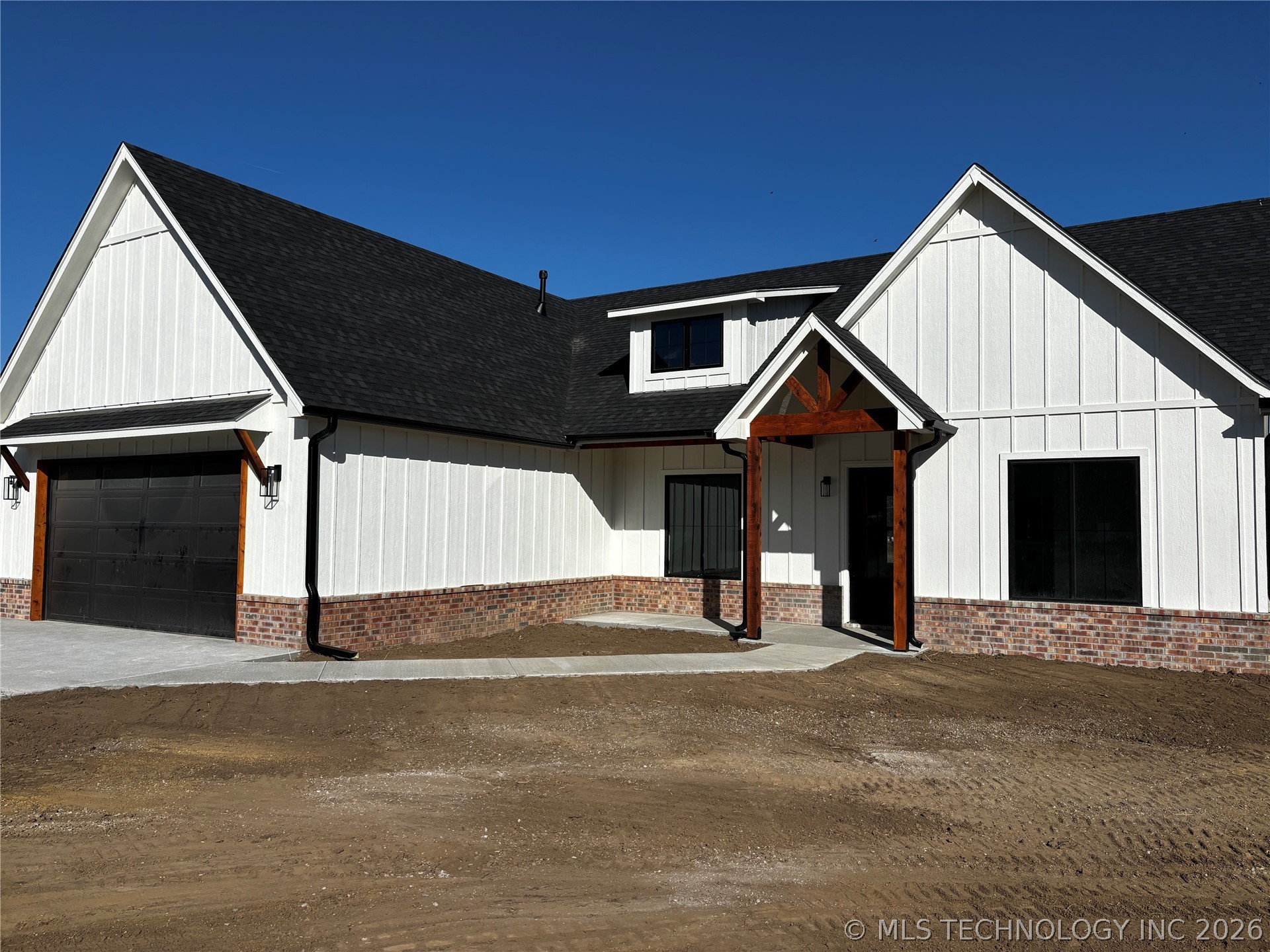 145 S 427 Road Property Photo 3