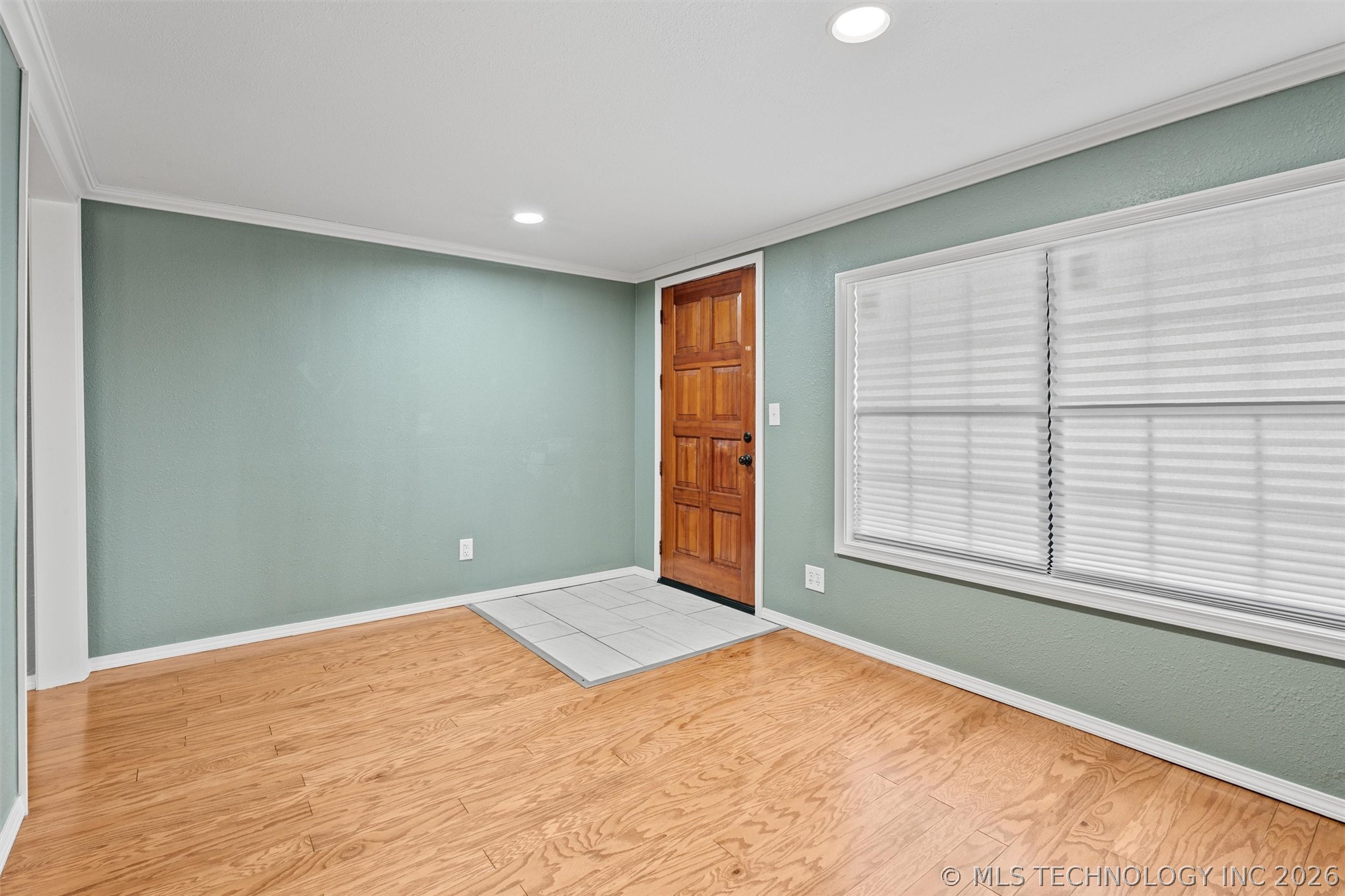 320 Nw Margarite Avenue Property Photo 5