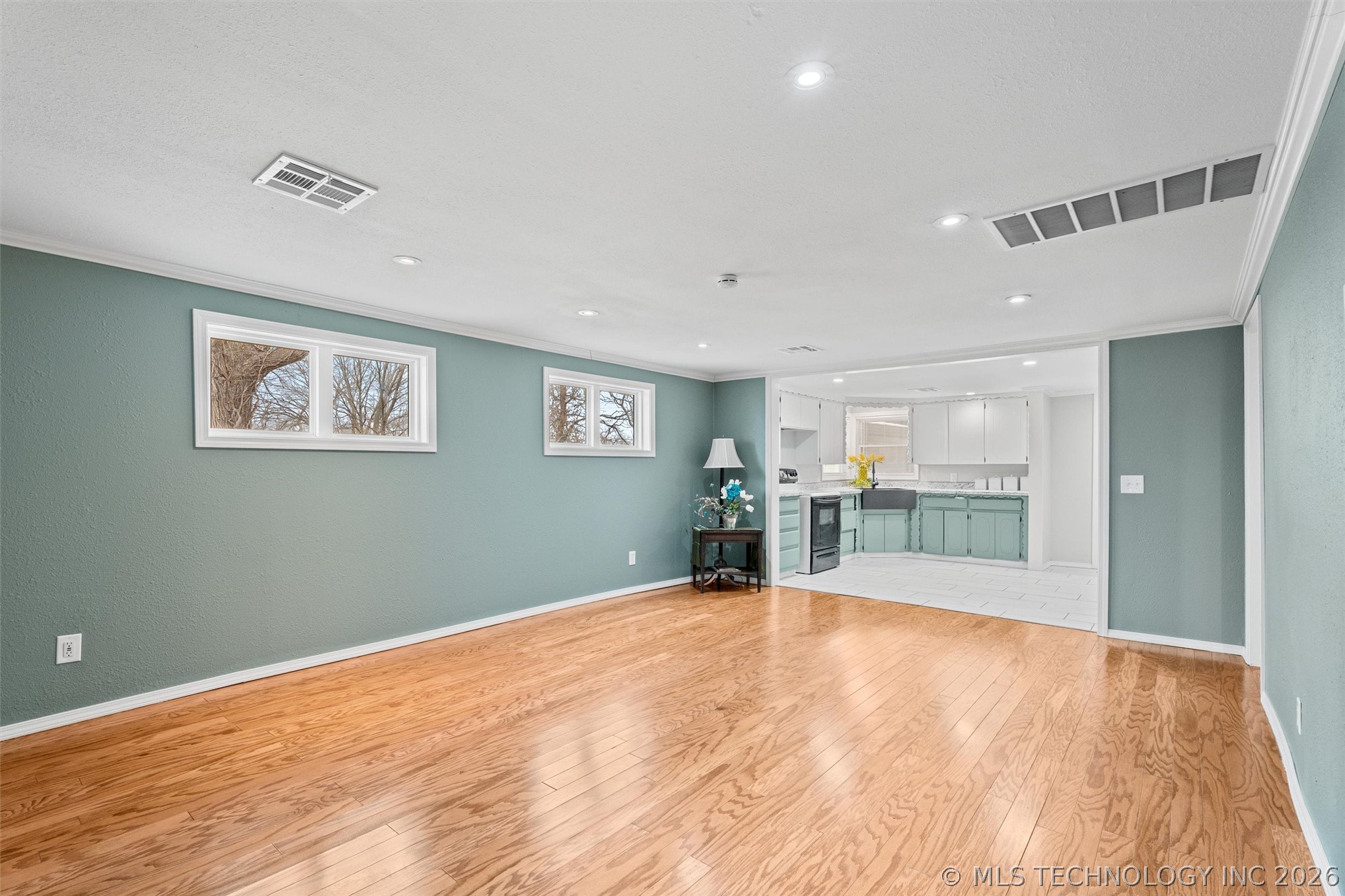 320 Nw Margarite Avenue Property Photo 6