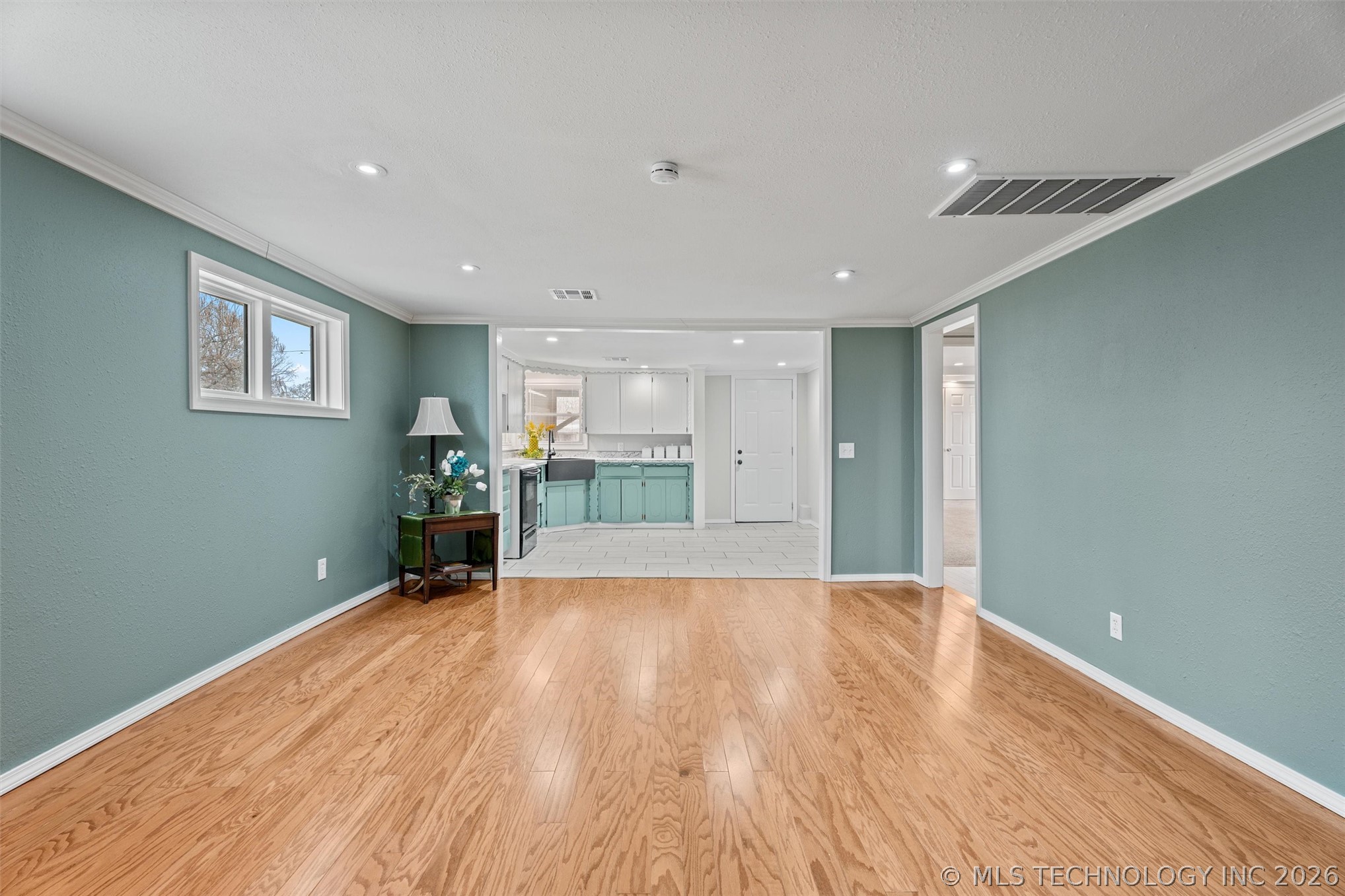 320 Nw Margarite Avenue Property Photo 7