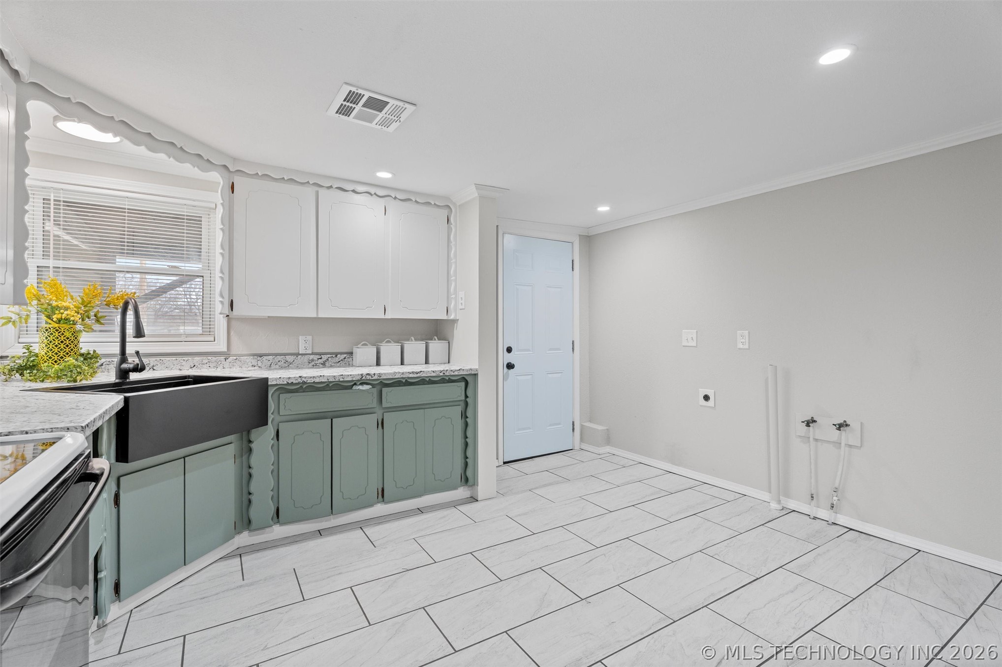 320 Nw Margarite Avenue Property Photo 11